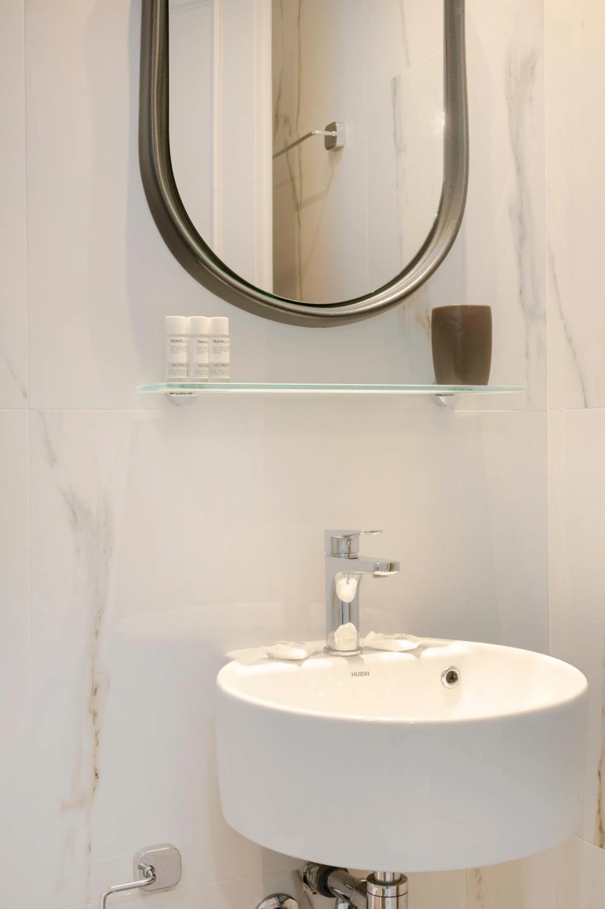 Bathroom in Hotel Papanikolaou