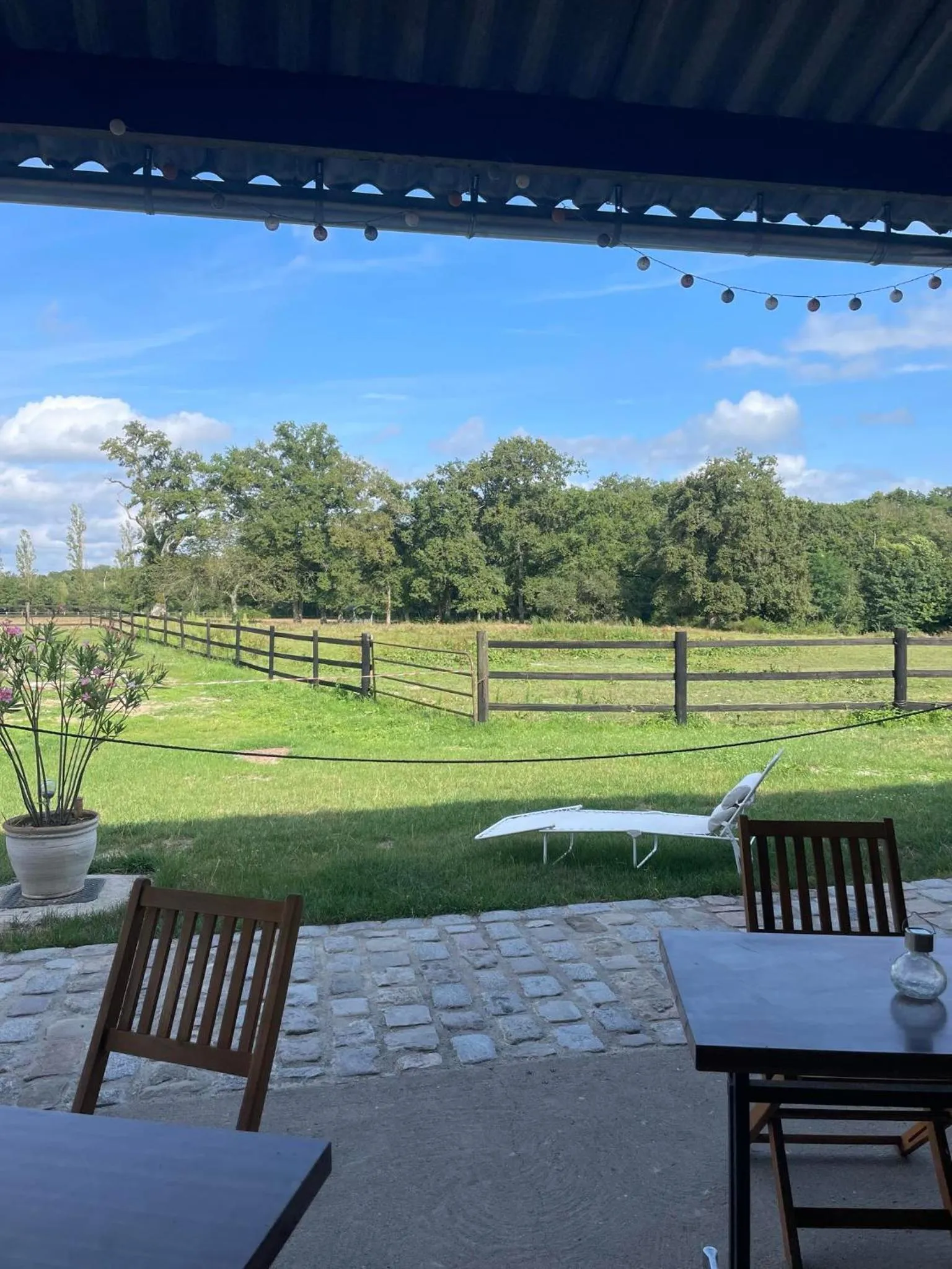 Balcony/Terrace in Gîte à la campagne 1 chambre Les Grandes Maisons Espace jacuzzi hammam SPA