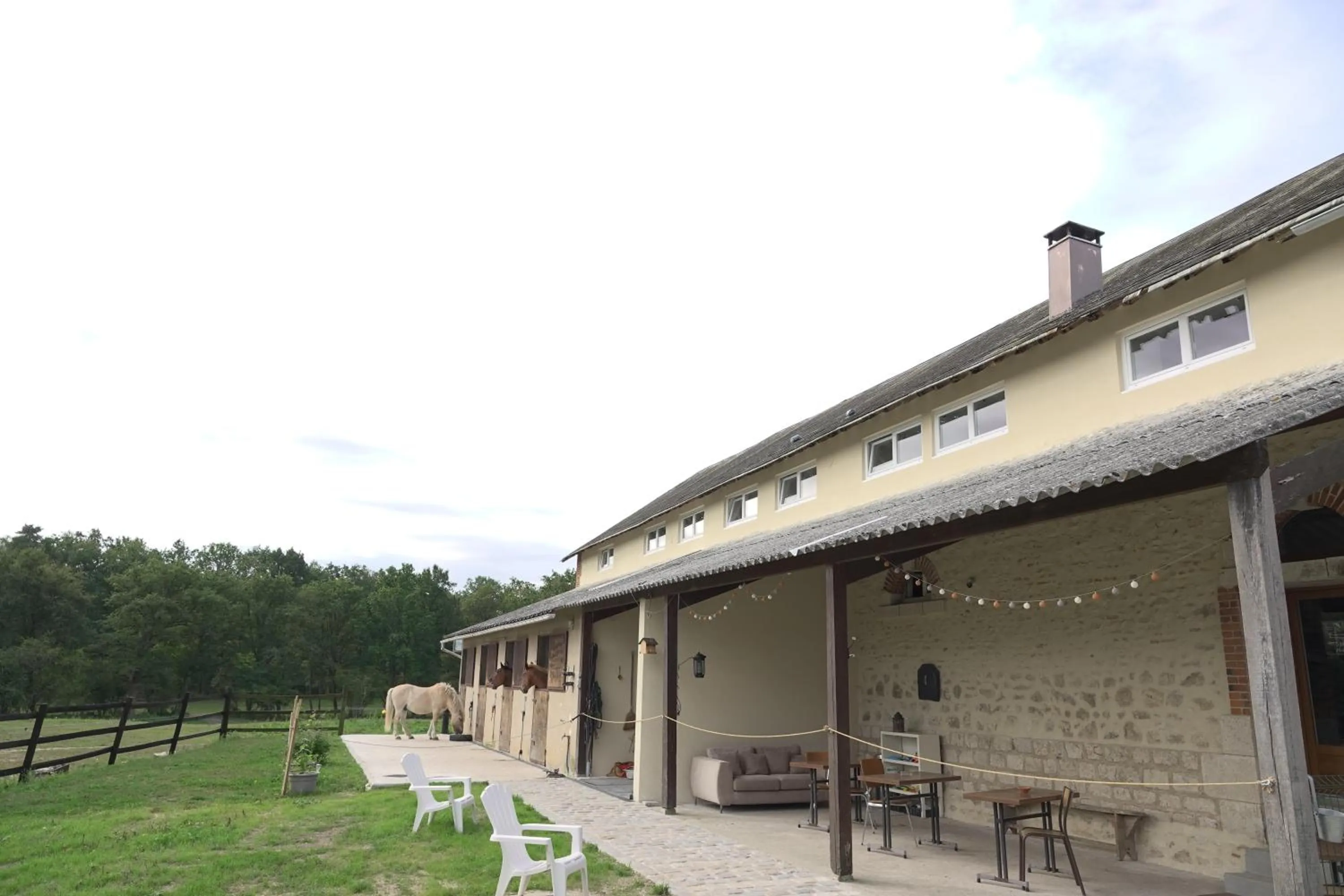Balcony/Terrace in Gîte à la campagne 1 chambre Les Grandes Maisons Espace jacuzzi hammam SPA