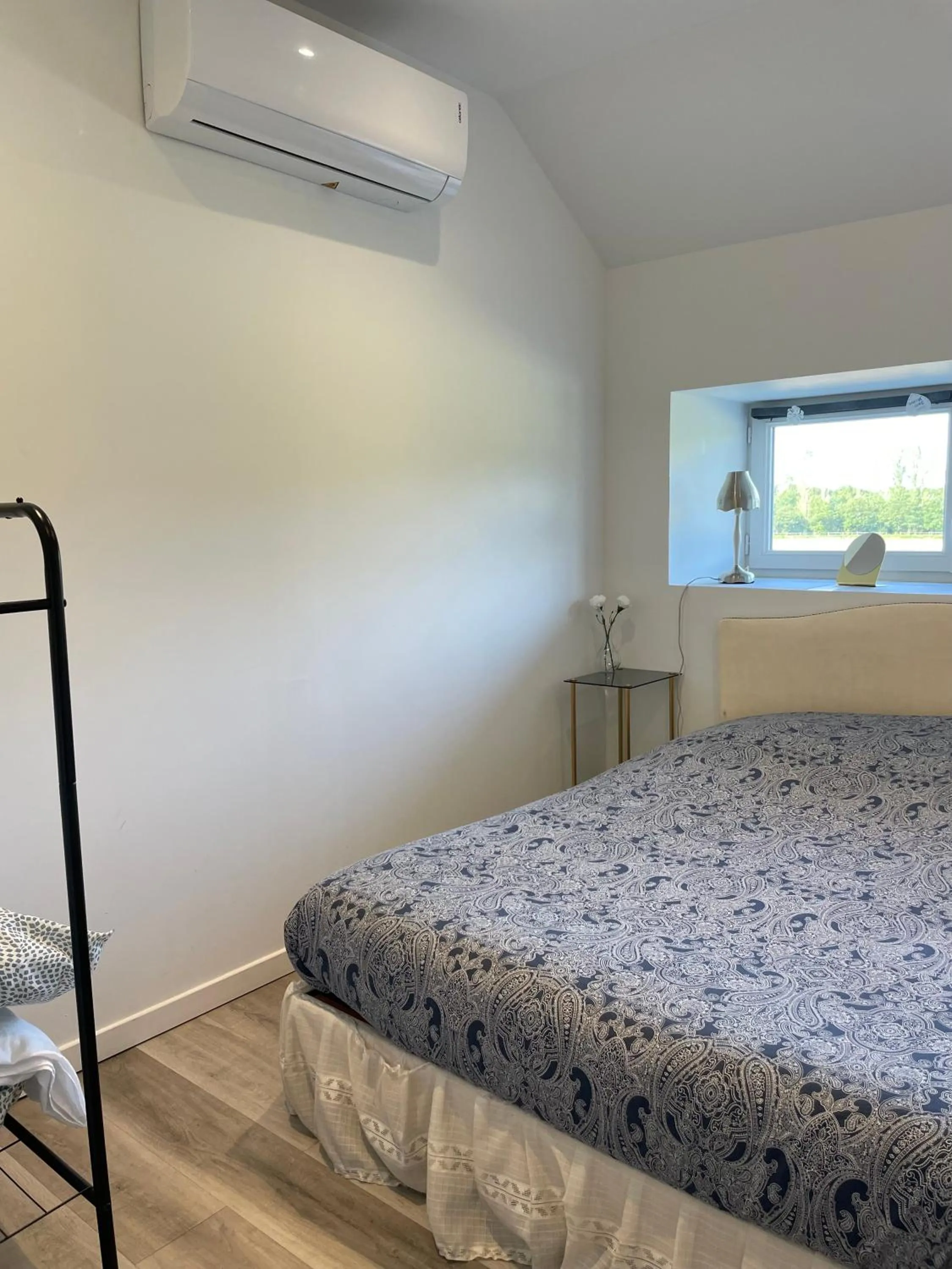 Bed in Gîte à la campagne 1 chambre Les Grandes Maisons Espace jacuzzi hammam SPA