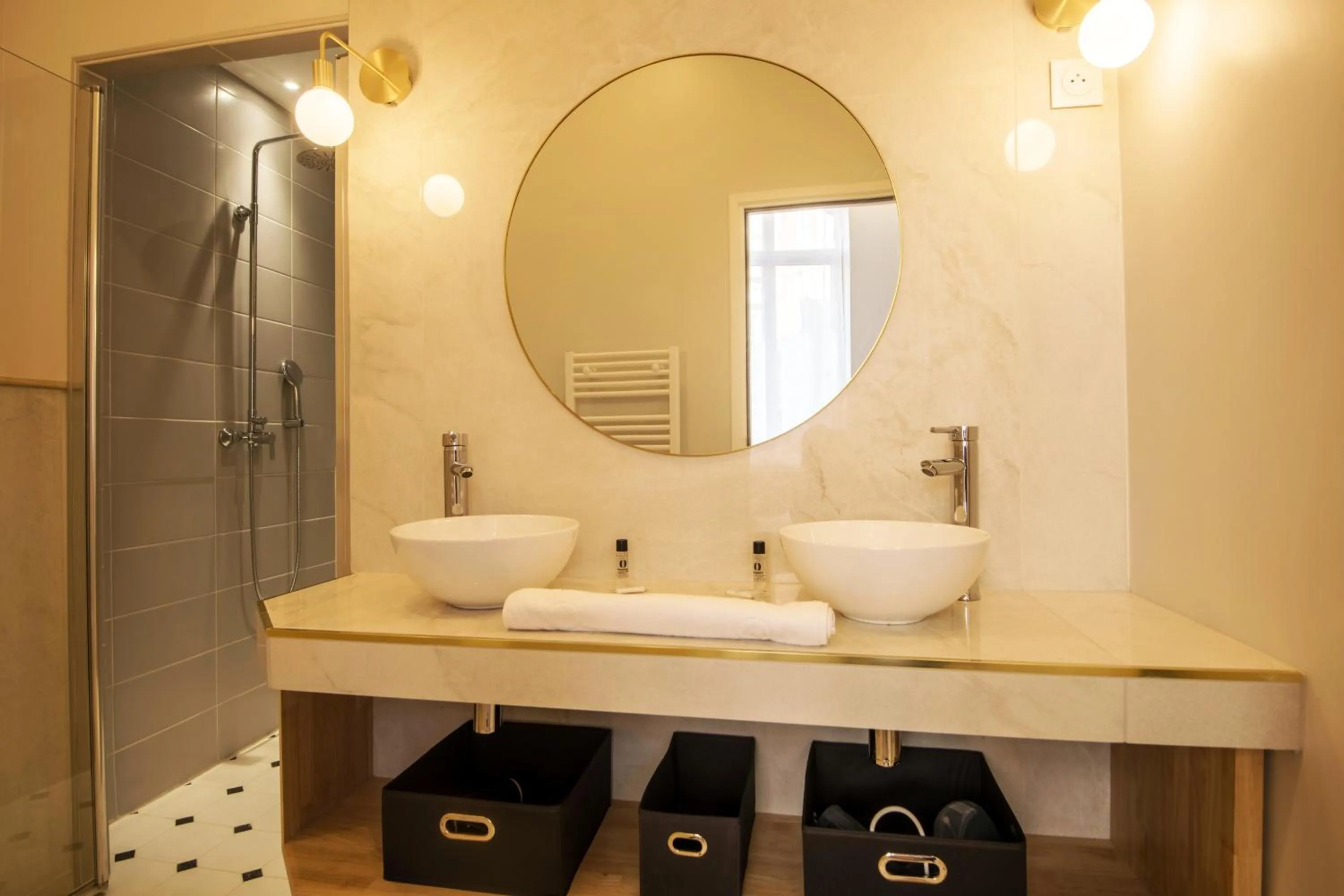 Shower in Les Suites Faidherbe