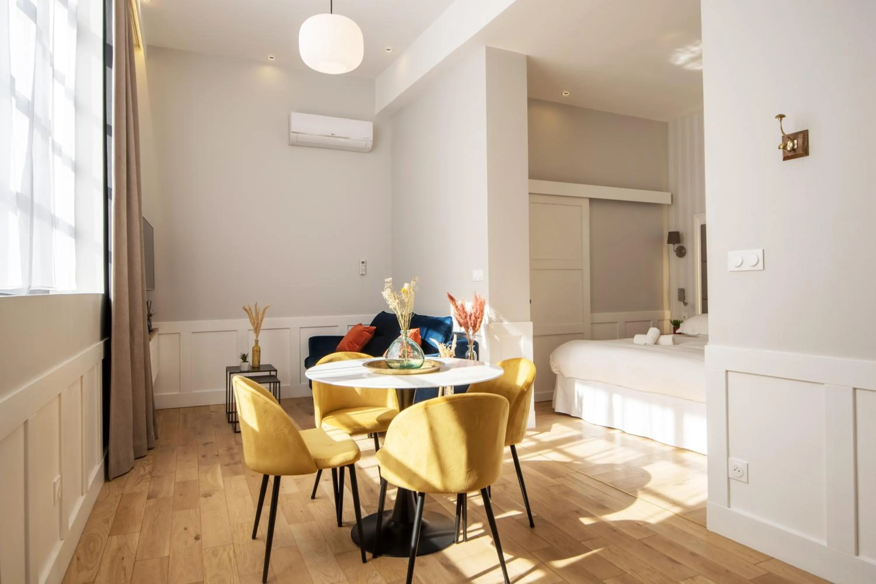 Photo of the whole room in Les Suites Faidherbe