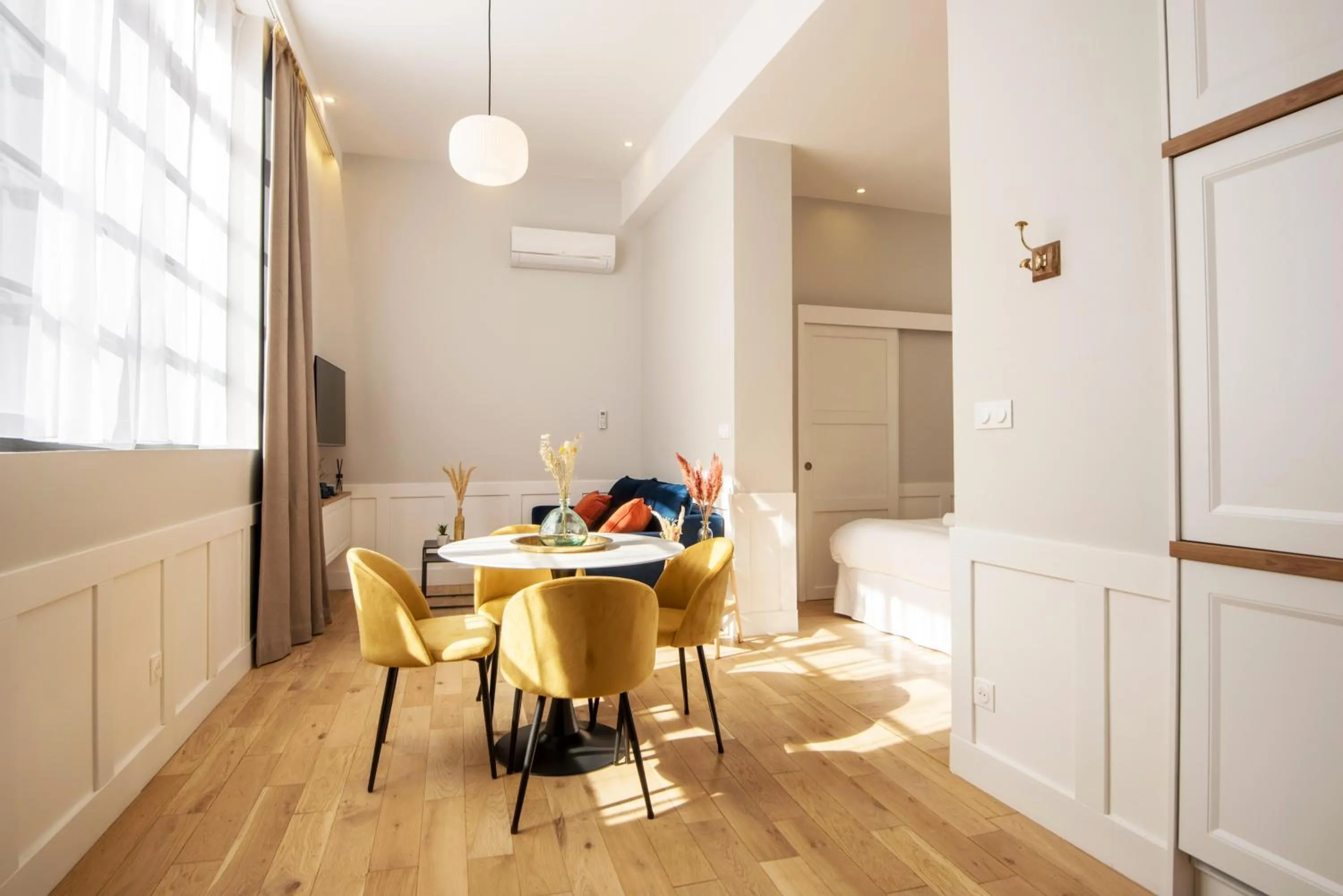 Photo of the whole room in Les Suites Faidherbe