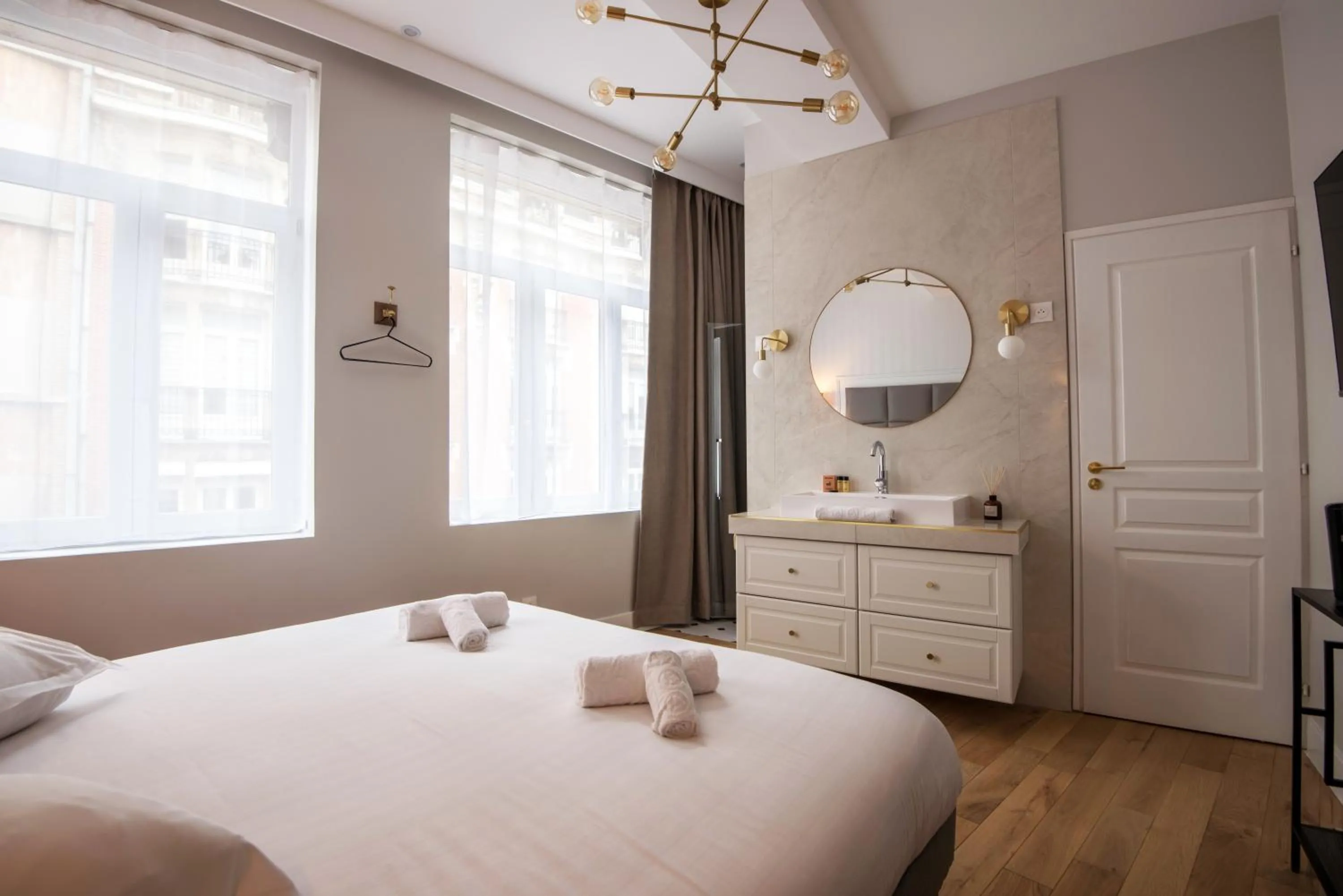 Bathroom, Bed in Les Suites Faidherbe