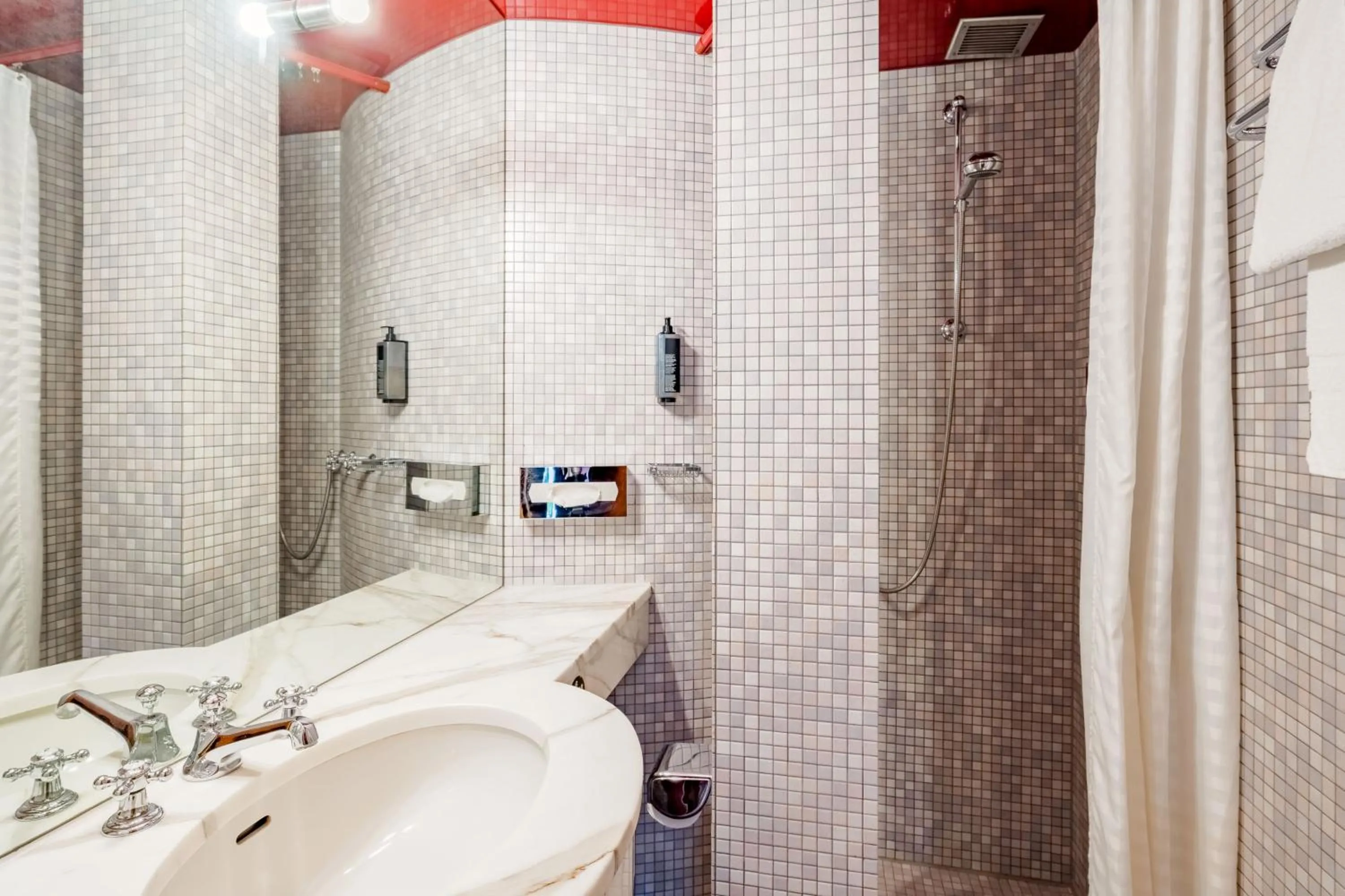 Bathroom in Domicil Hotel Bonn