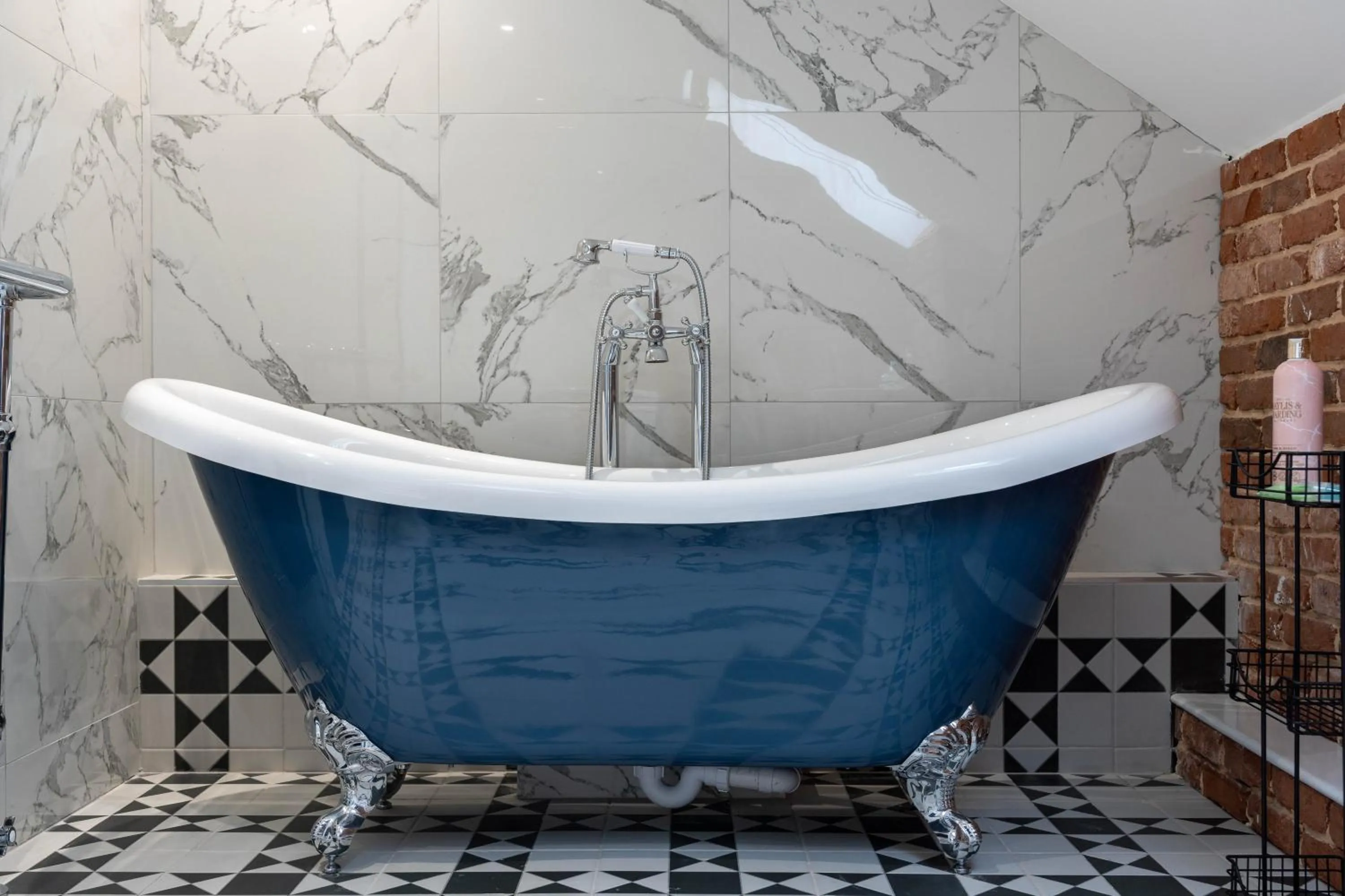 Shower in 89 The Merchants- Chic Aparthotel by The House of Danu