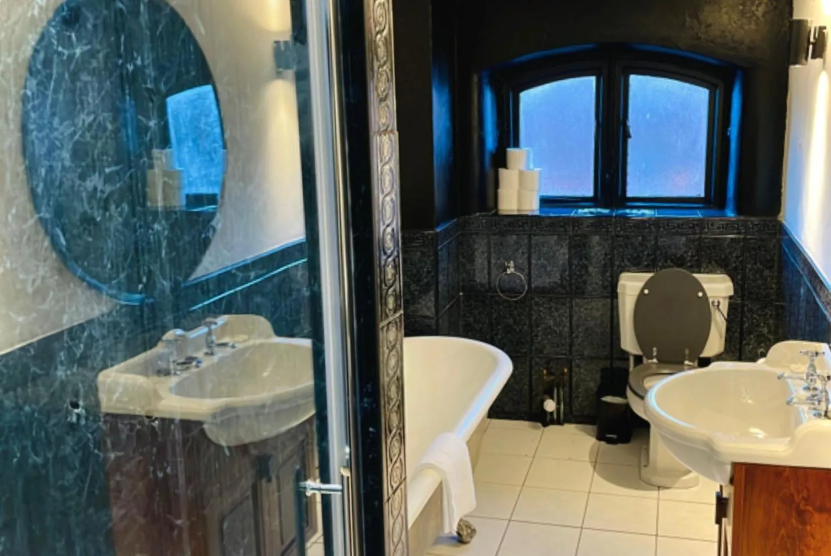 Bathroom in Rainford Gardens by UStay Aparthotels