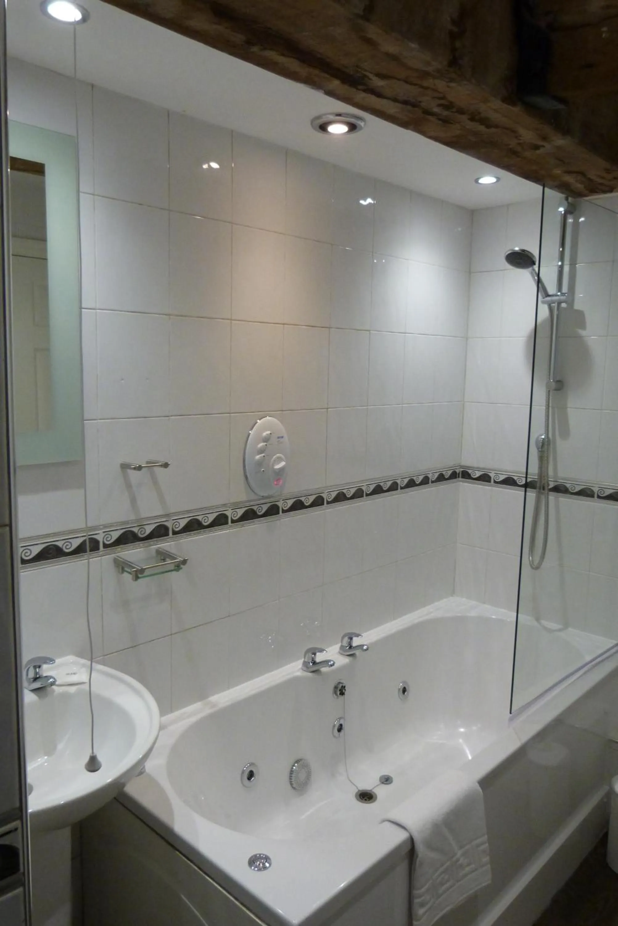 Bathroom in Rainford Gardens by UStay Aparthotels