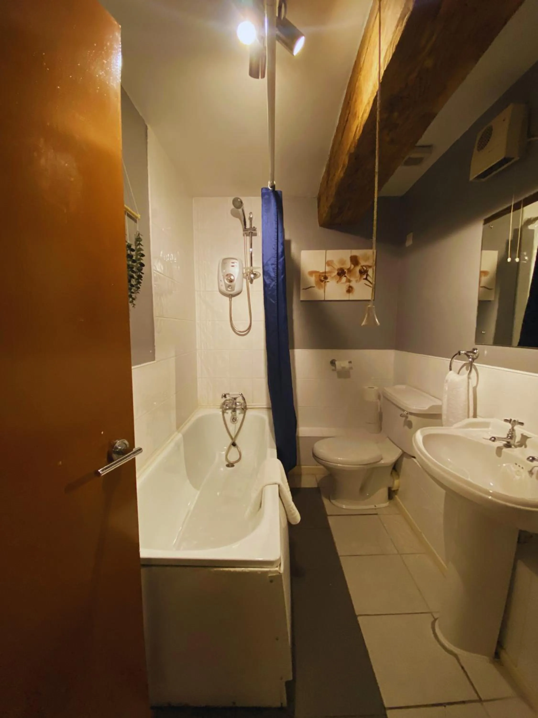 Bathroom in Rainford Gardens by UStay Aparthotels