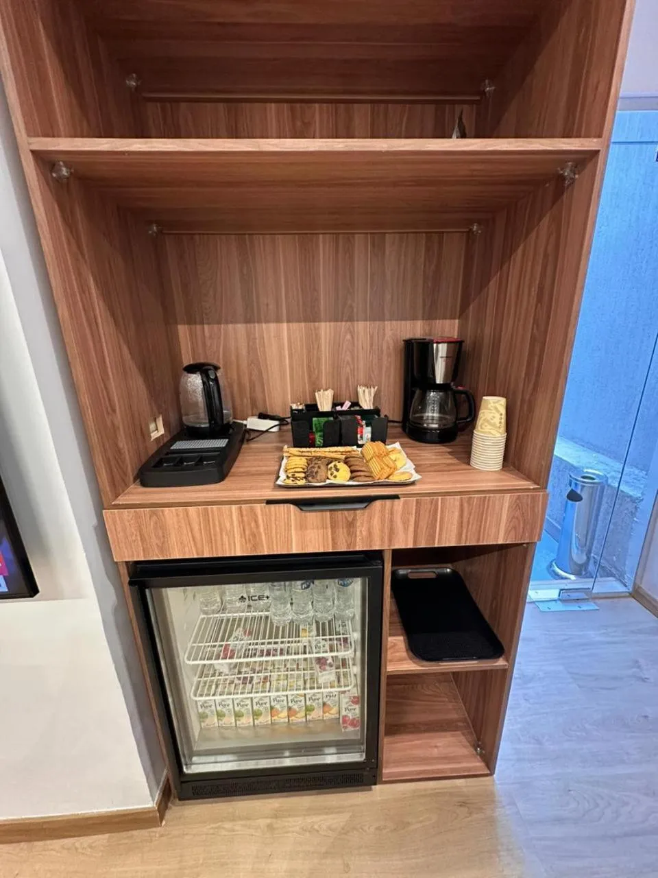 Communal lounge/ TV room in Parkside Boutique Serviced Apartments