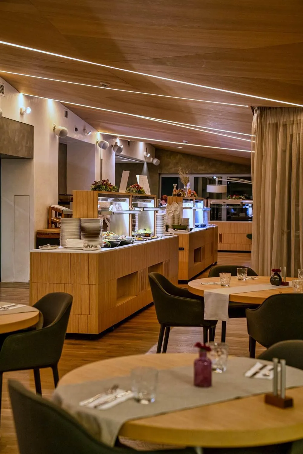 Restaurant/places to eat in Normafa Hotel & Retreat