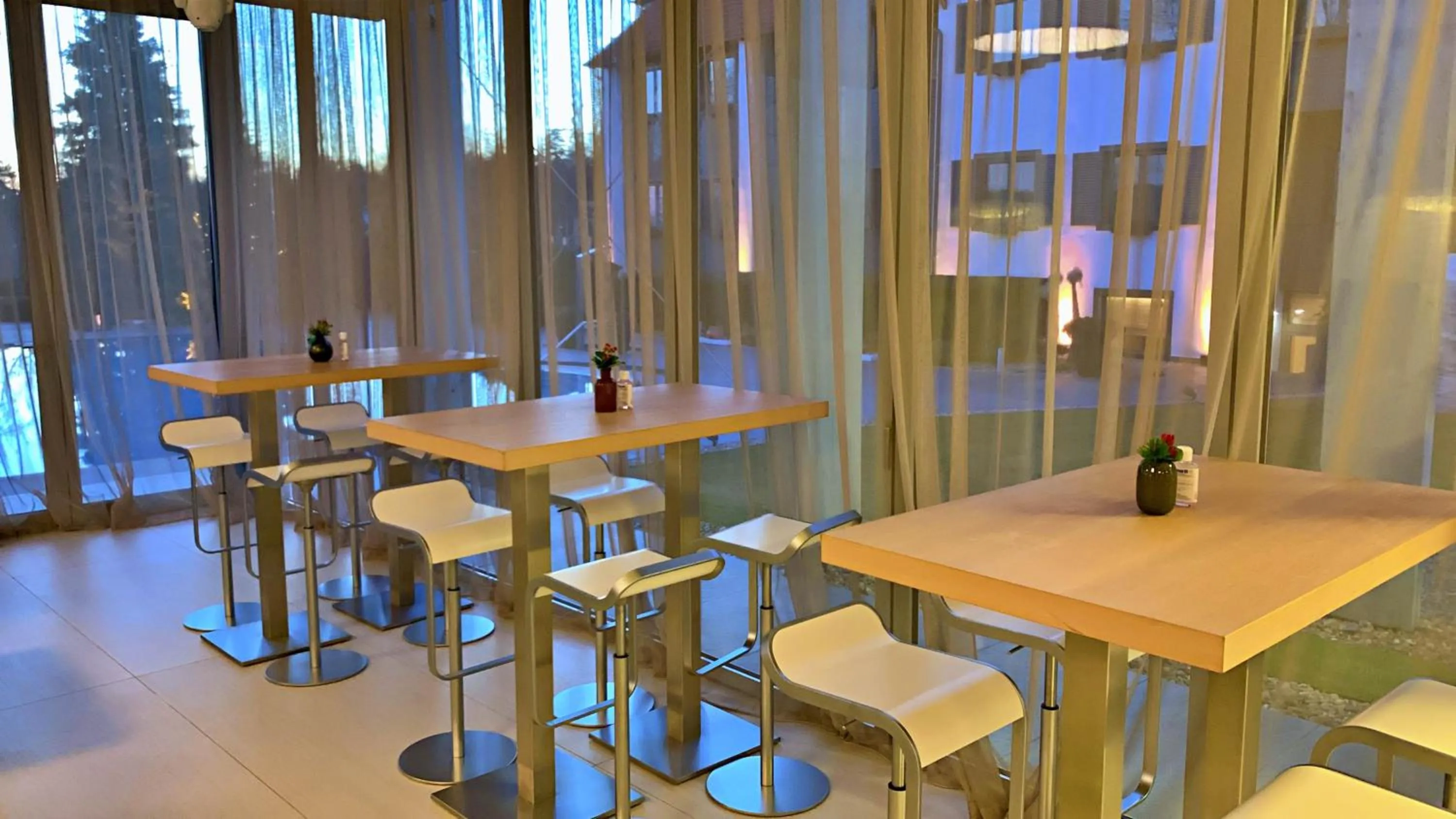 Restaurant/places to eat in Normafa Hotel & Retreat