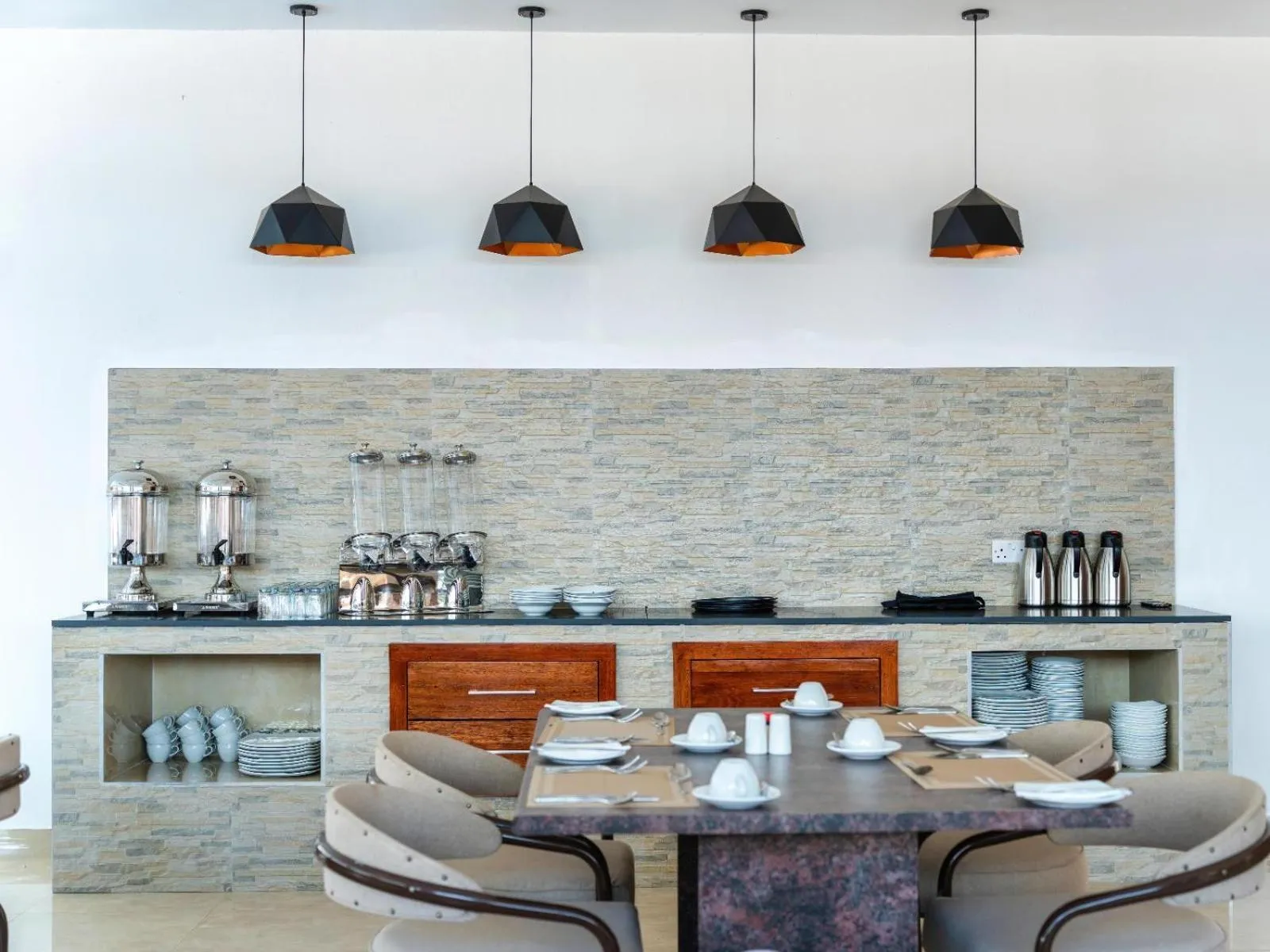Dining area in The Shrub Lodge