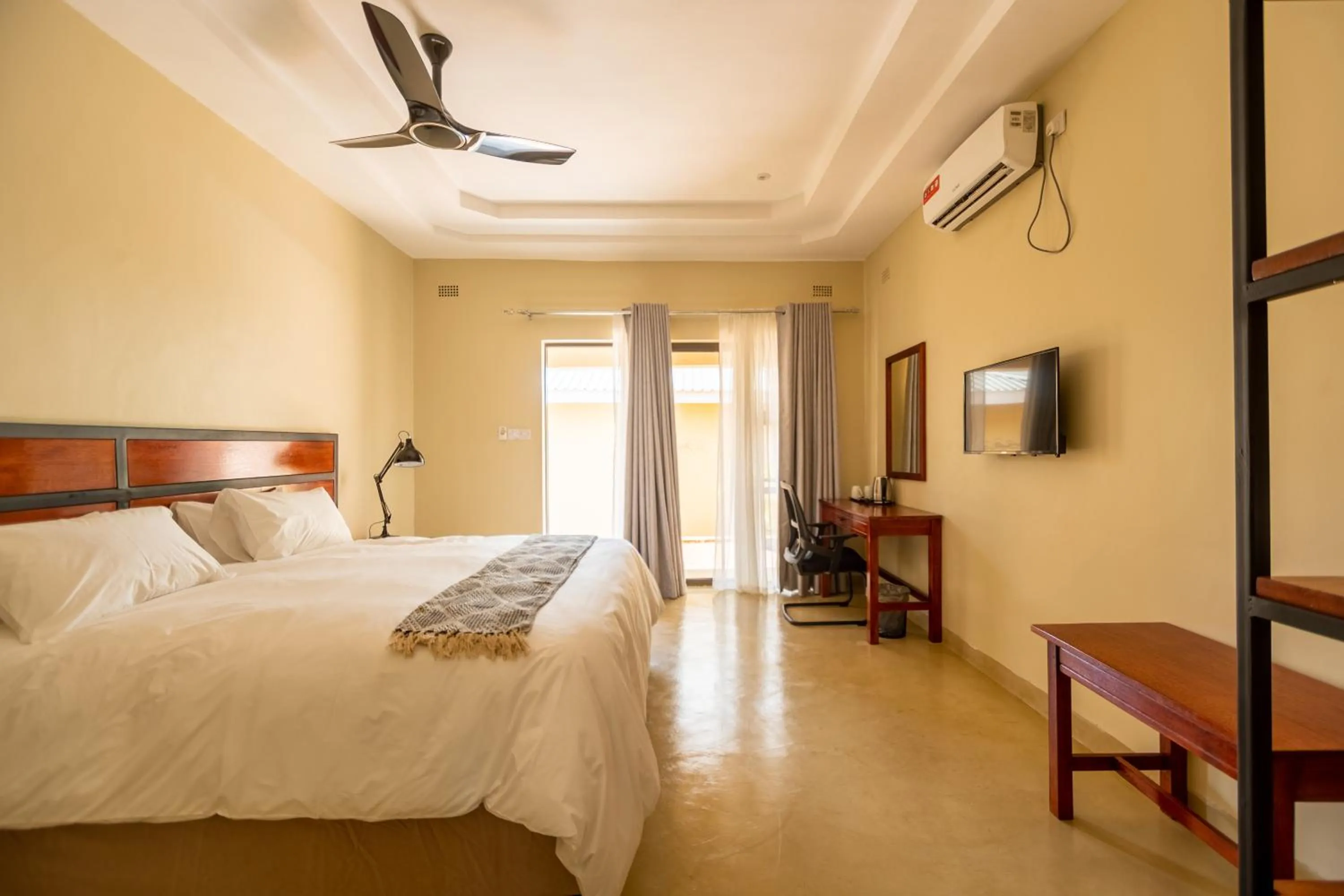 Bed in The Shrub Lodge