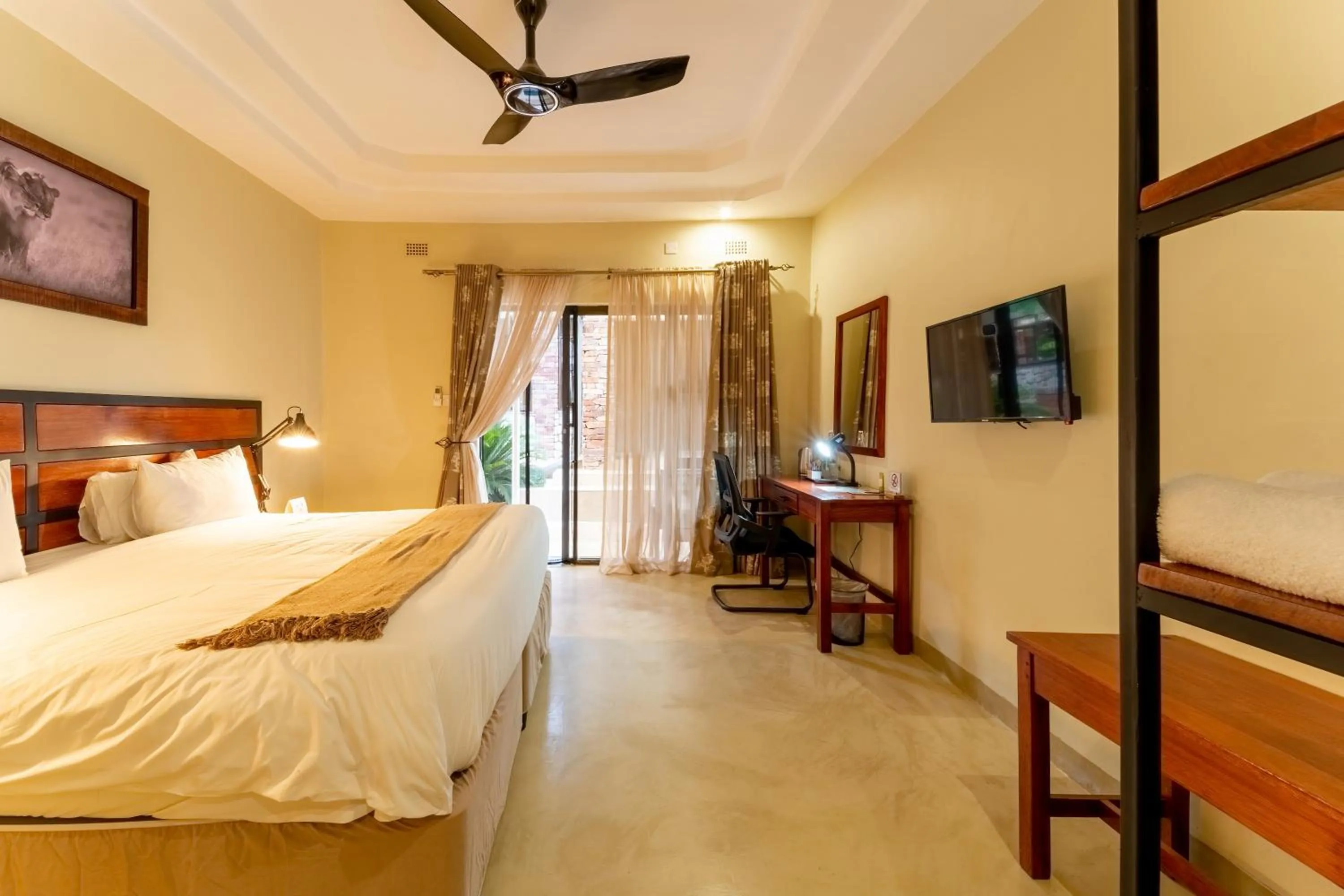 Bed in The Shrub Lodge