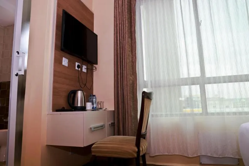 TV and multimedia, Bed in Hylise Hotel