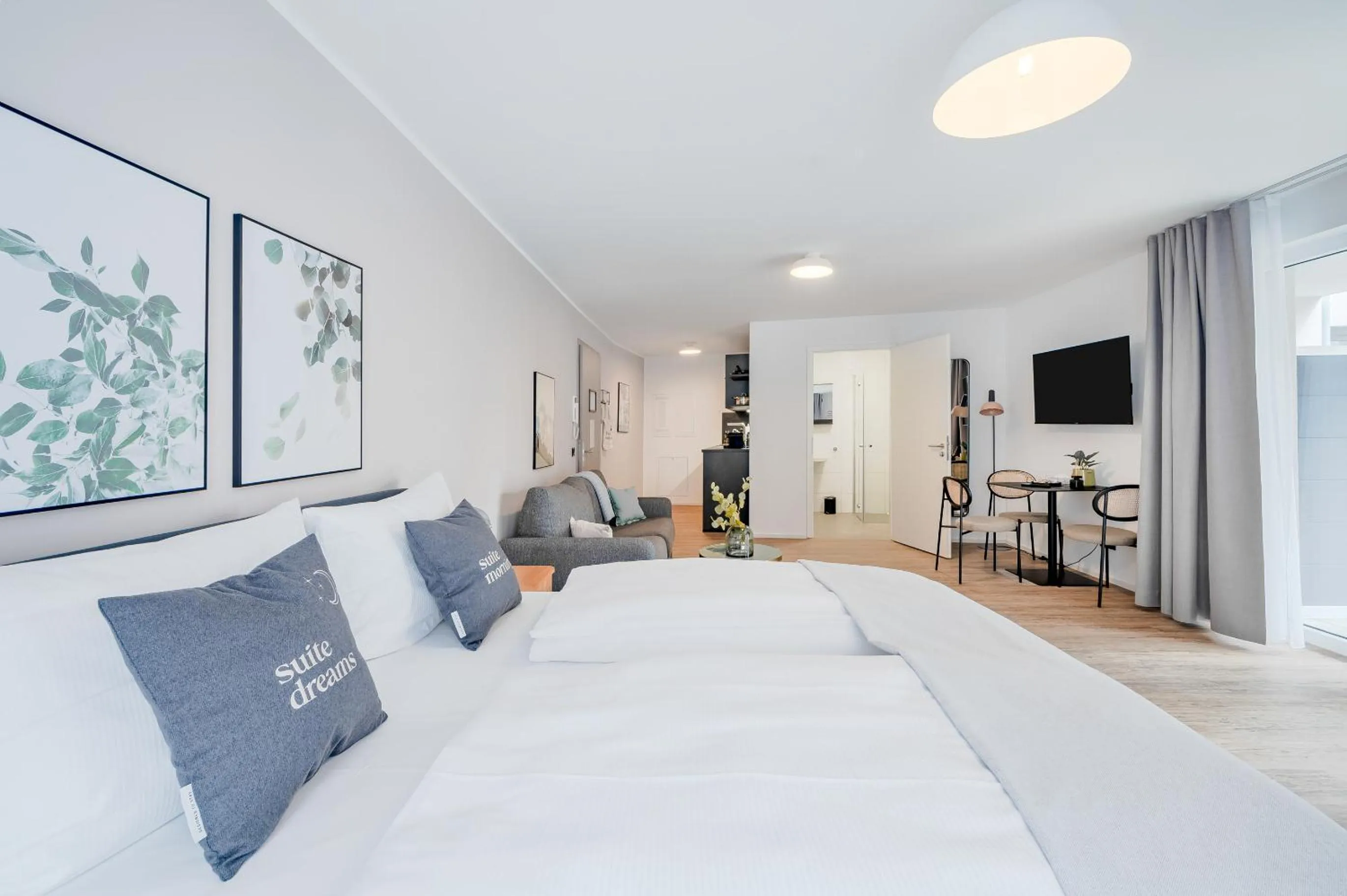 Living room, Bed in Limehome Metzingen Wilhelmstr