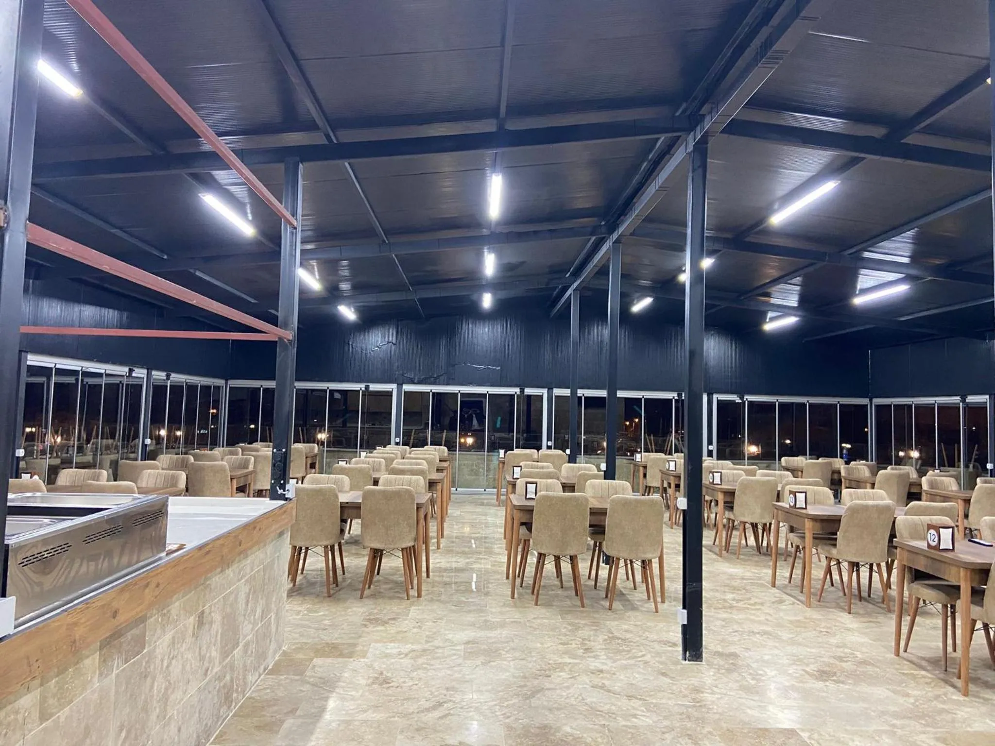 Restaurant/places to eat in Whitestone Hotel