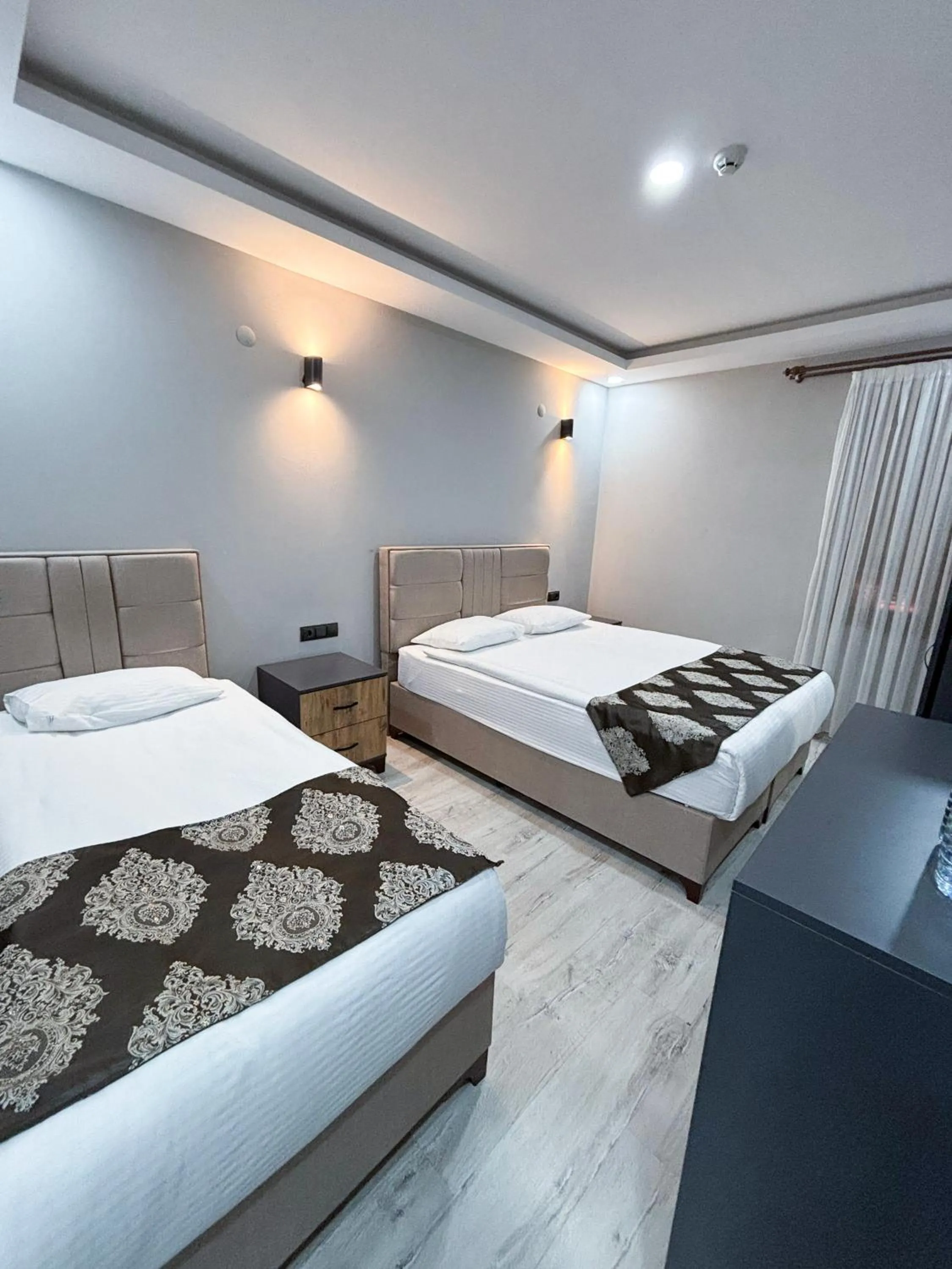 Bed in Whitestone Hotel