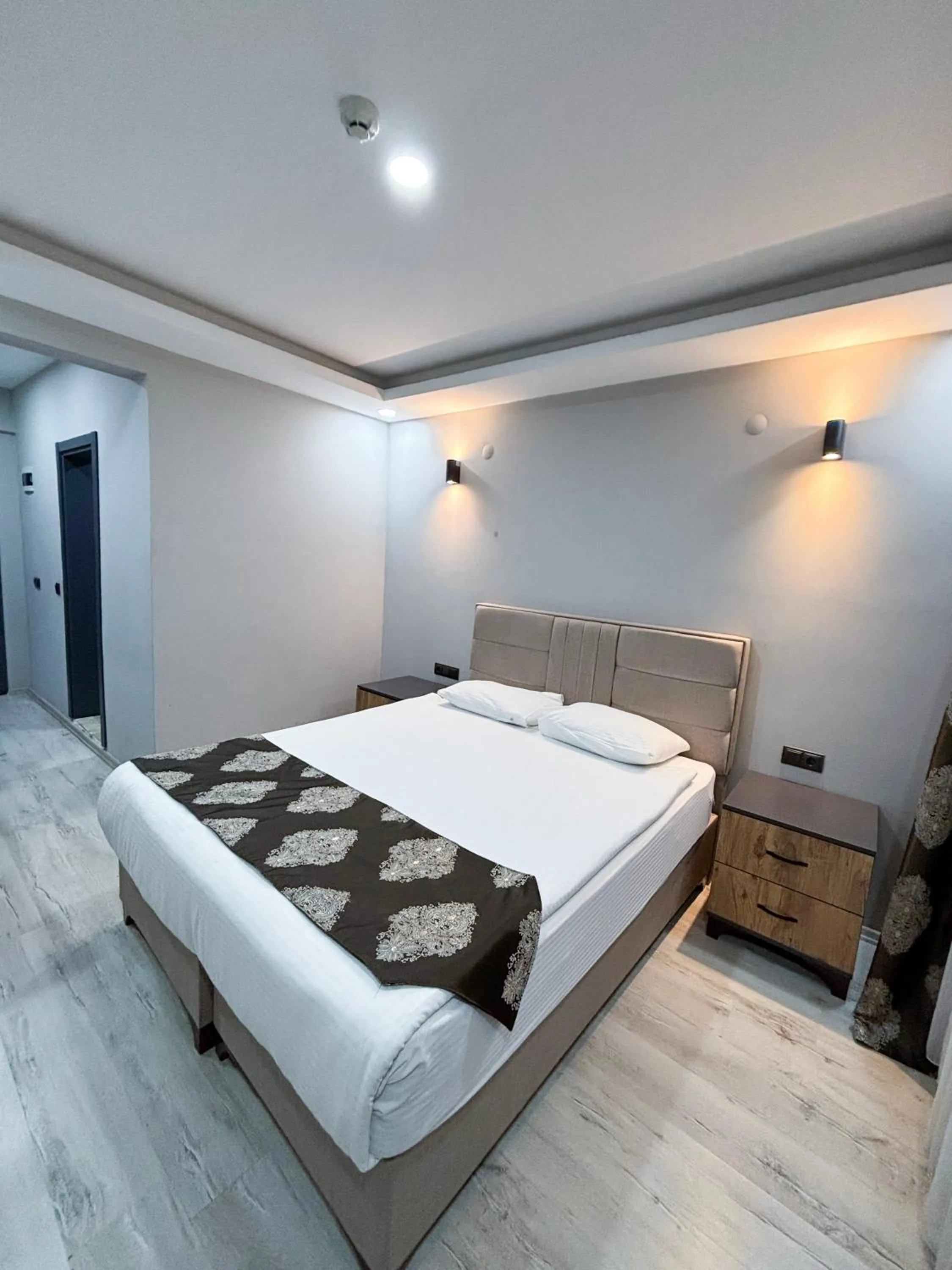 Bed in Whitestone Hotel