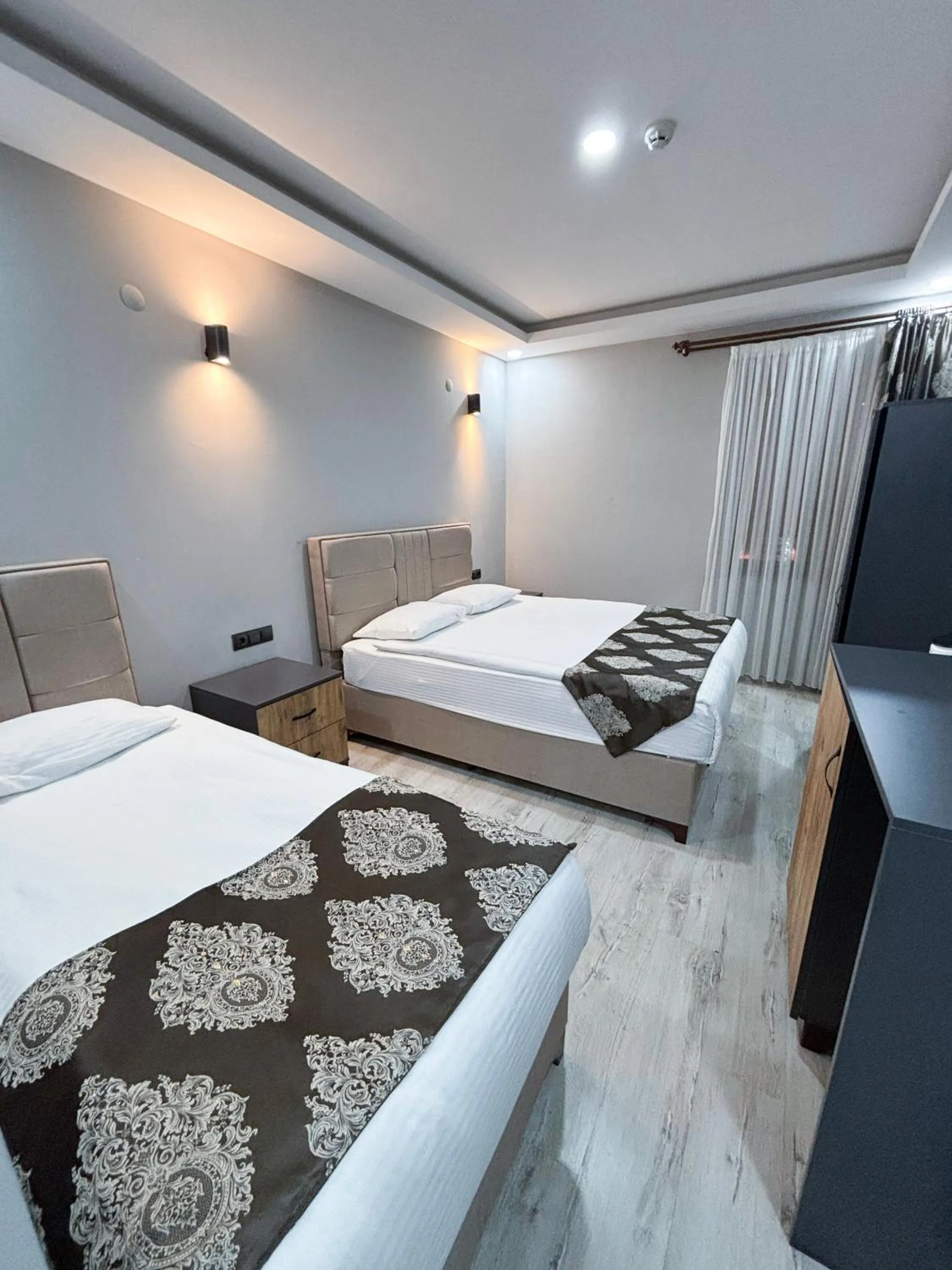 Bed in Whitestone Hotel