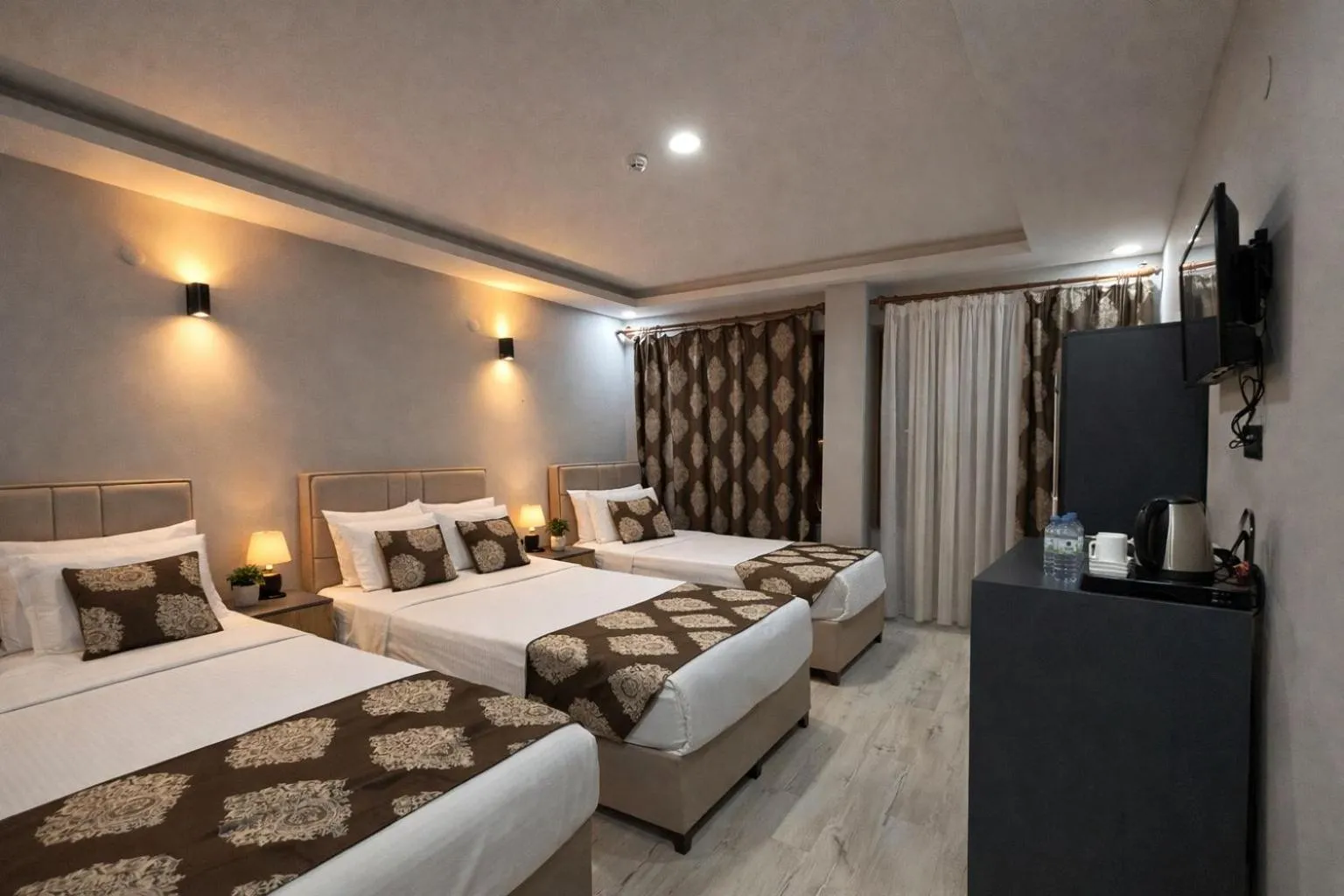 Triple Room with City View in Whitestone Hotel