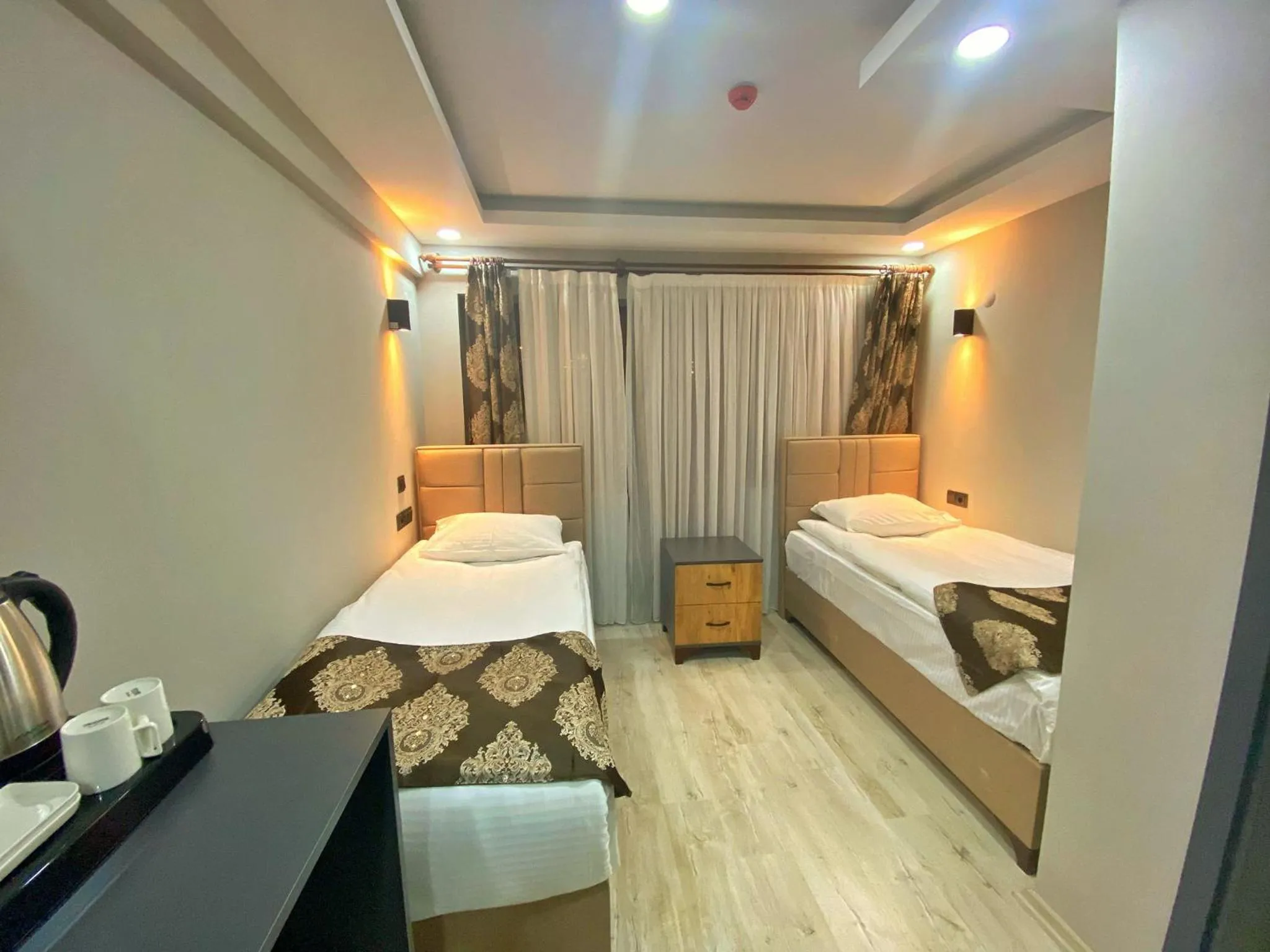 Bedroom, Bed in Whitestone Hotel