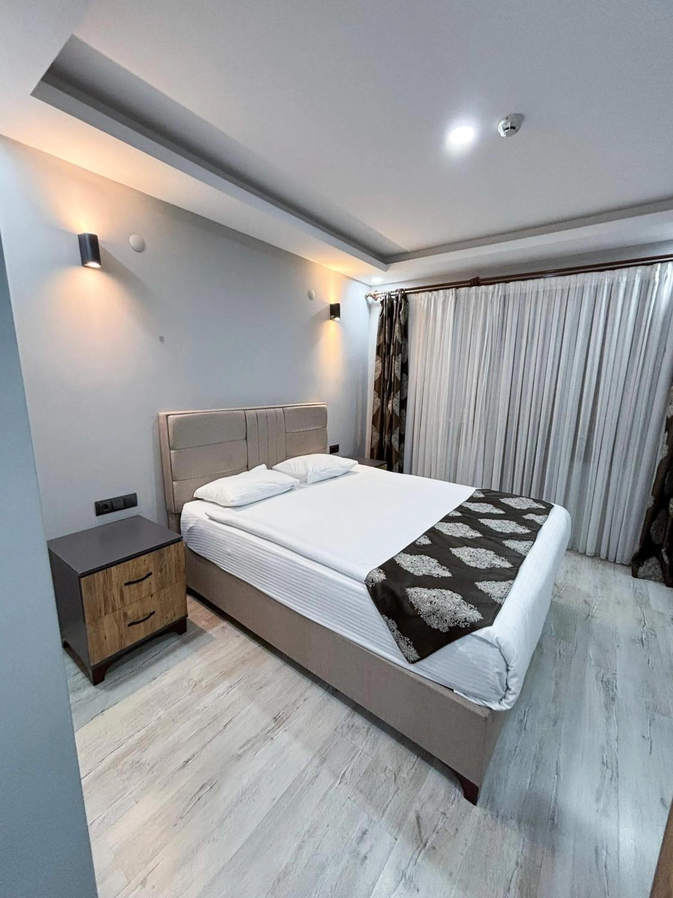 Bed in Whitestone Hotel