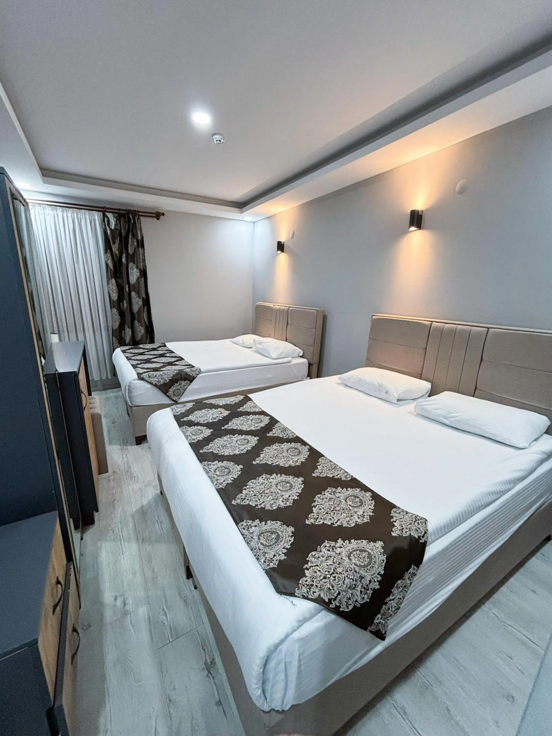 Bed in Whitestone Hotel