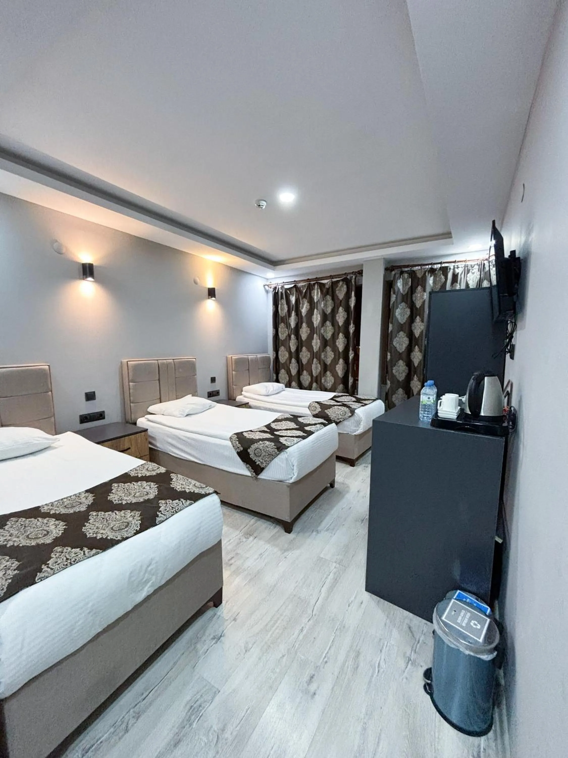 Bed in Whitestone Hotel