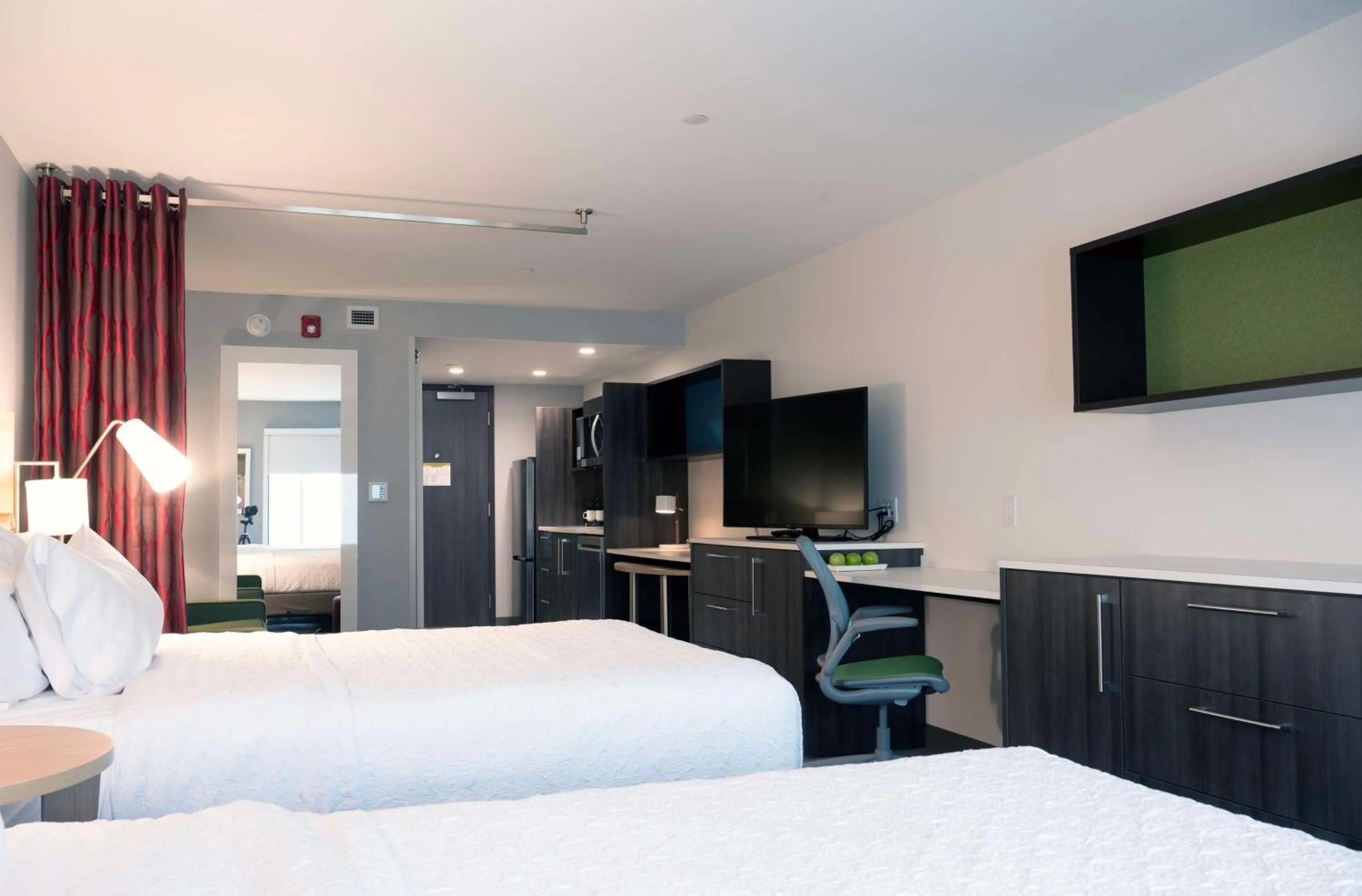 Bedroom, Bed in Home2 Suites By Hilton Quebec City