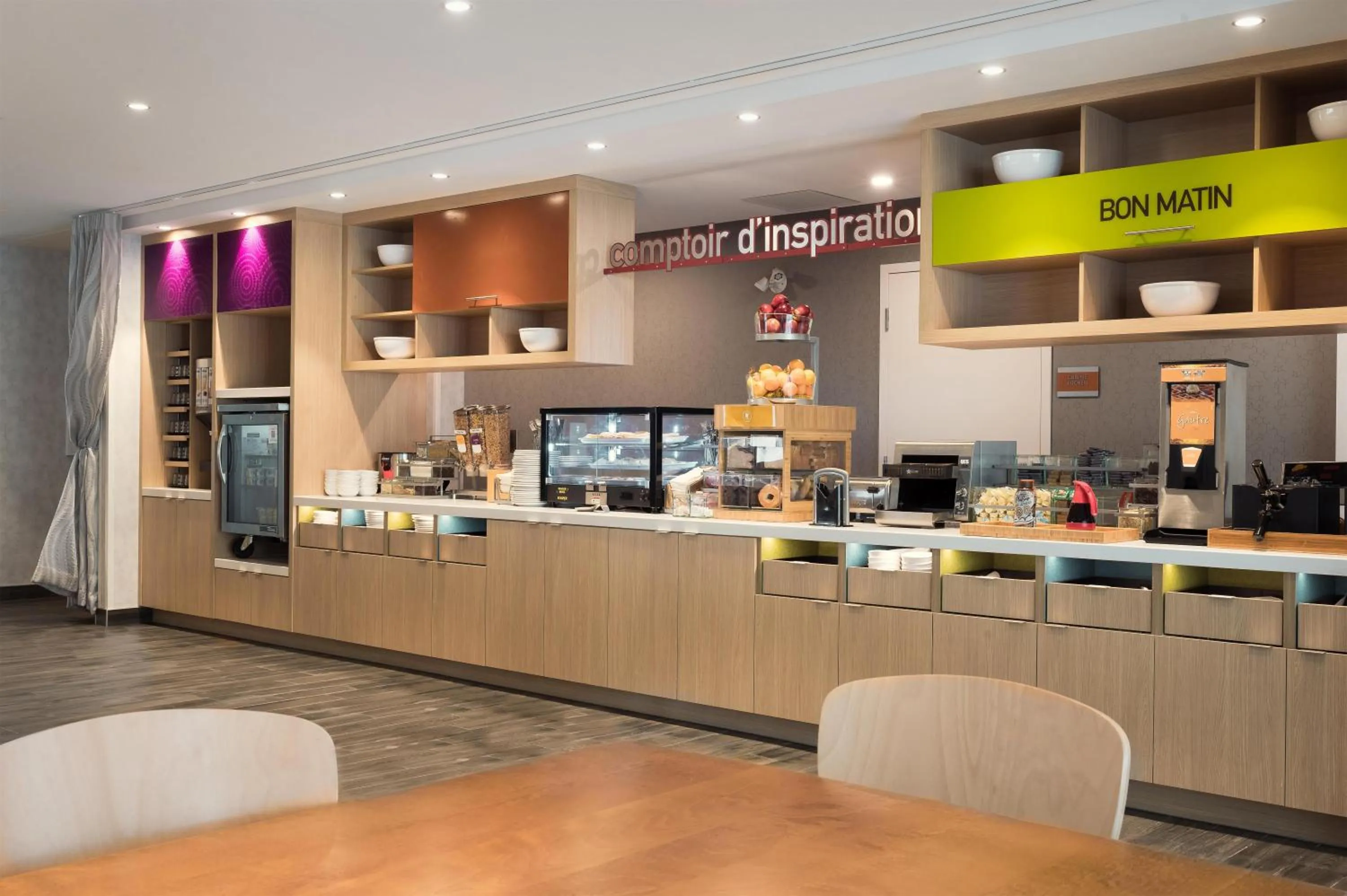 Breakfast in Home2 Suites By Hilton Quebec City