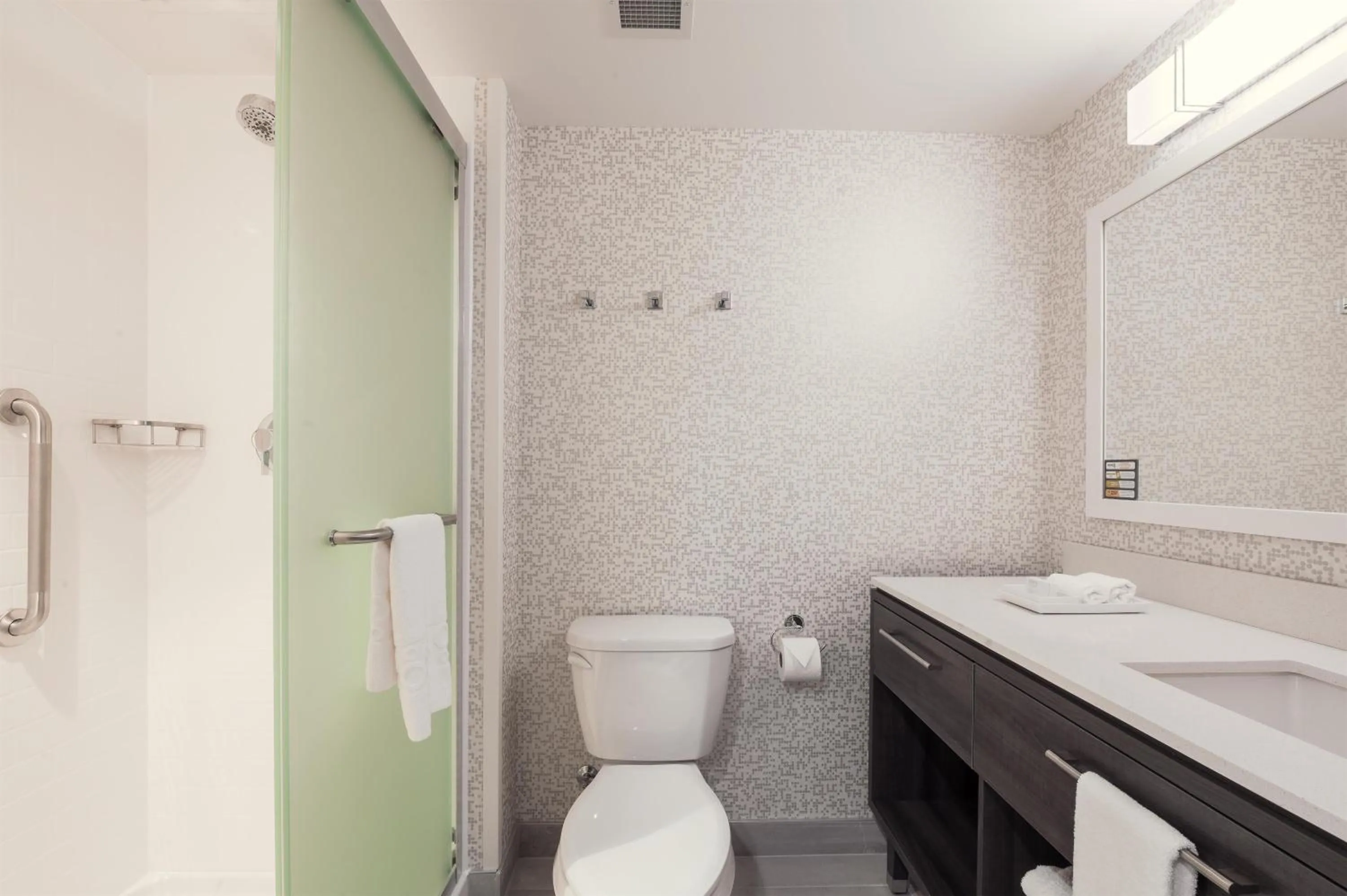 Bathroom in Home2 Suites By Hilton Quebec City