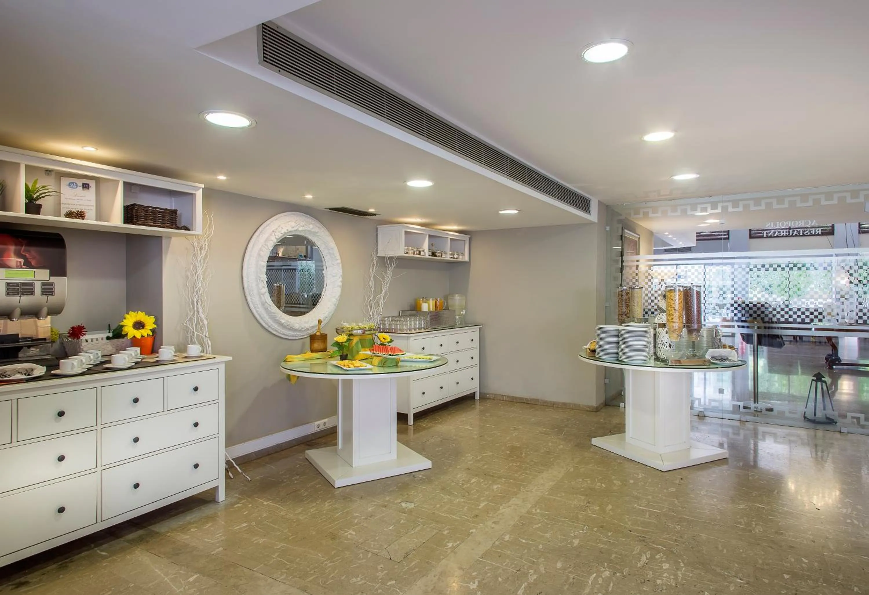 Restaurant/places to eat in Airotel Parthenon