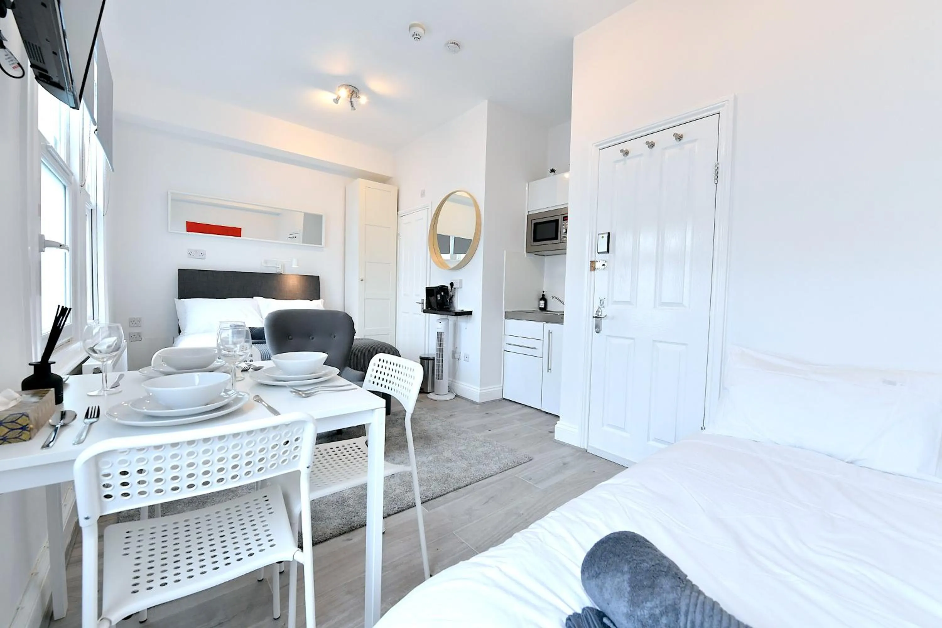 Kitchen or kitchenette, Bed in Stylish Studios by Luxestays Fulham
