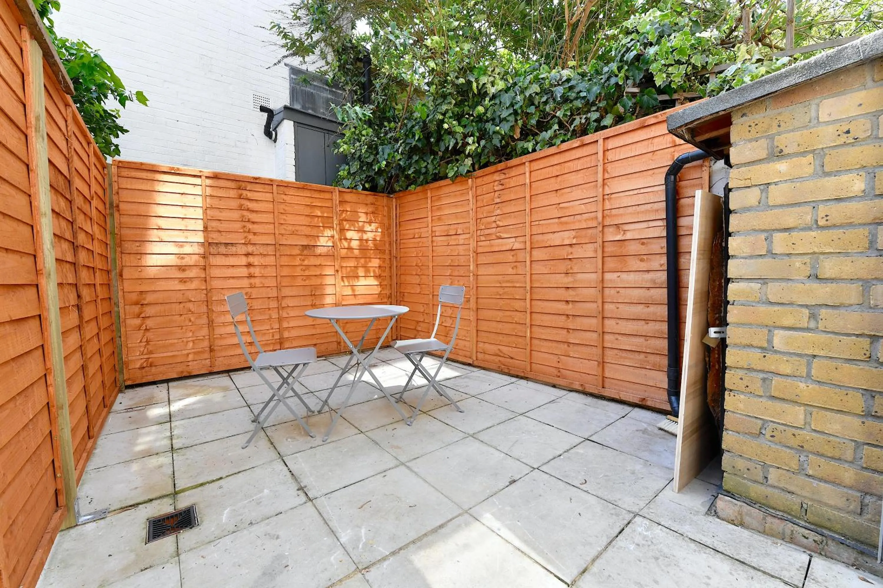 Patio in Stylish Studios by Luxestays Fulham