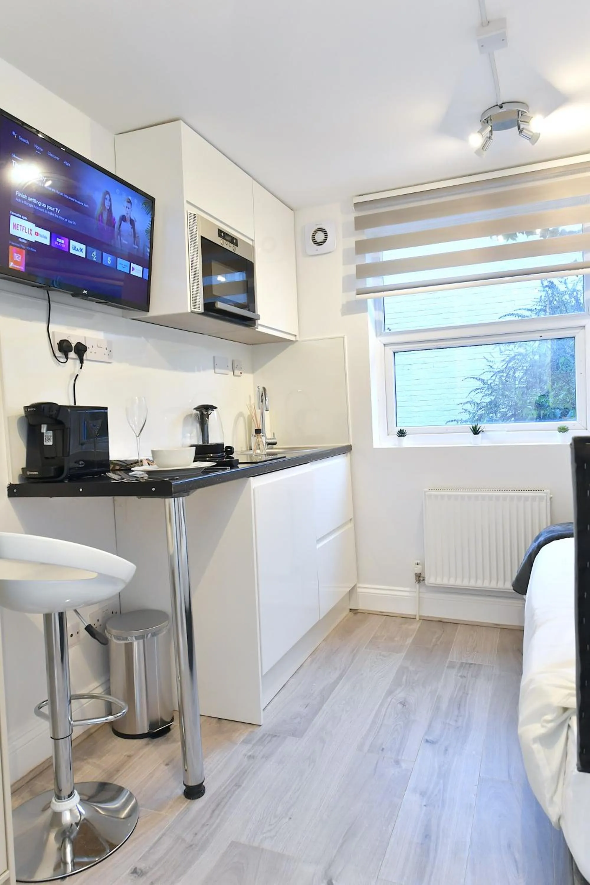 TV and multimedia in Stylish Studios by Luxestays Fulham