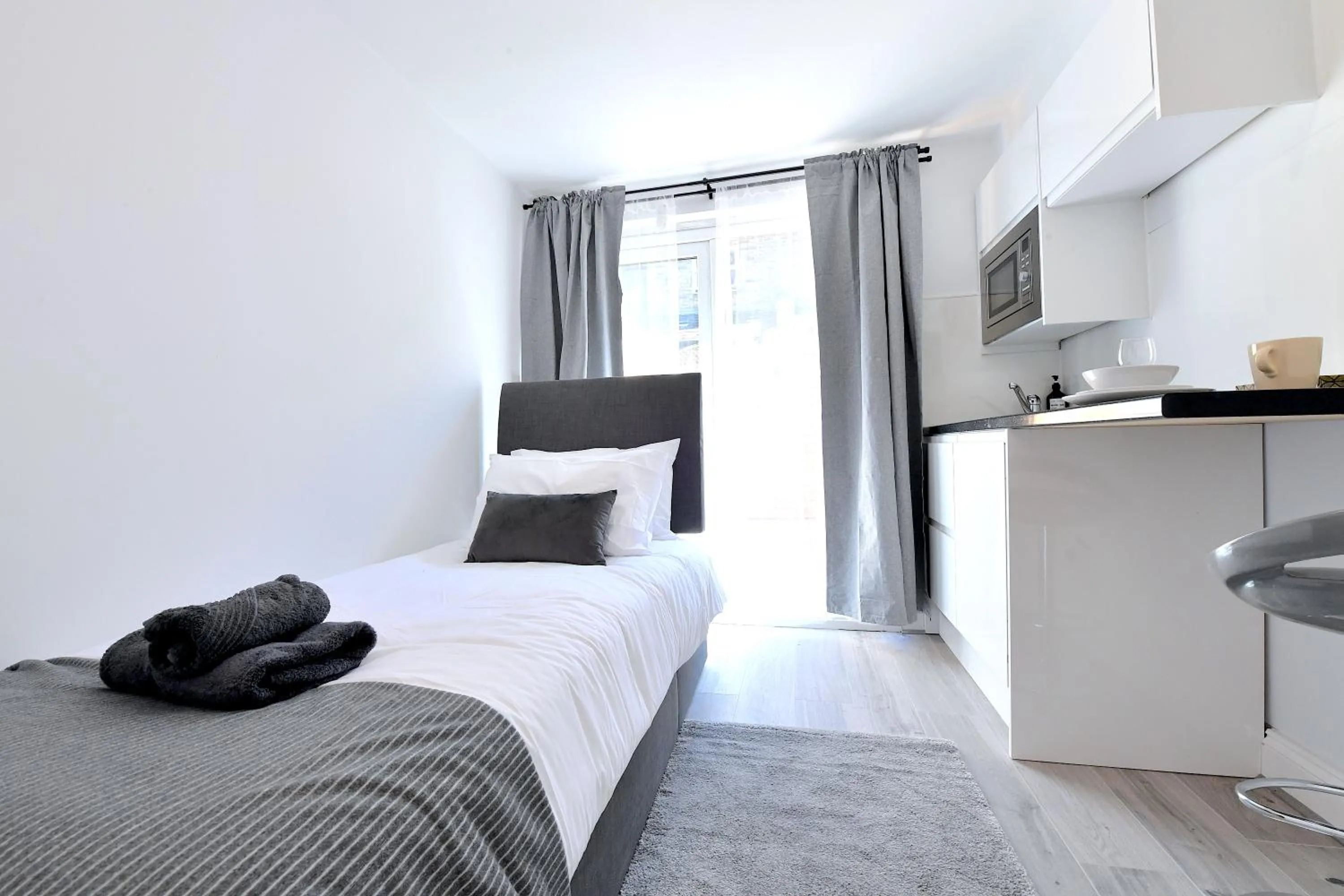 Bed in Stylish Studios by Luxestays Fulham