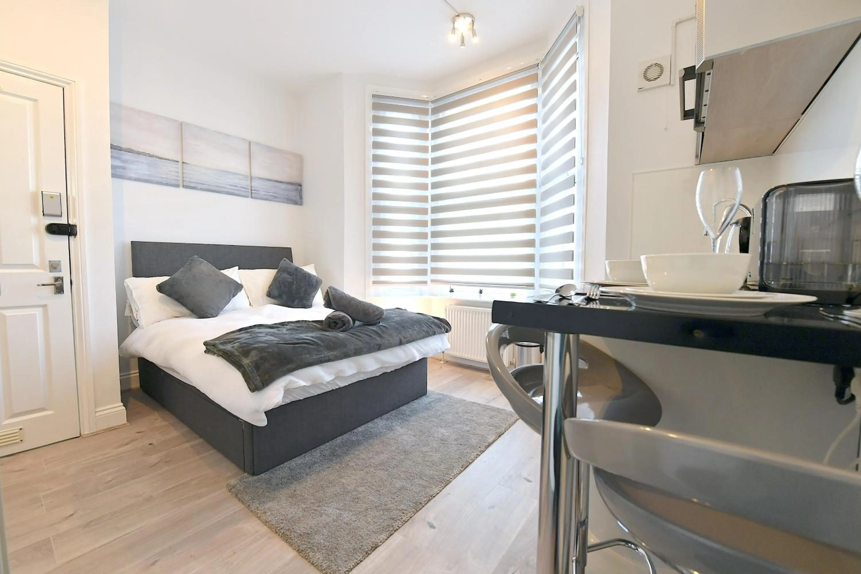 Bed in Stylish Studios by Luxestays Fulham