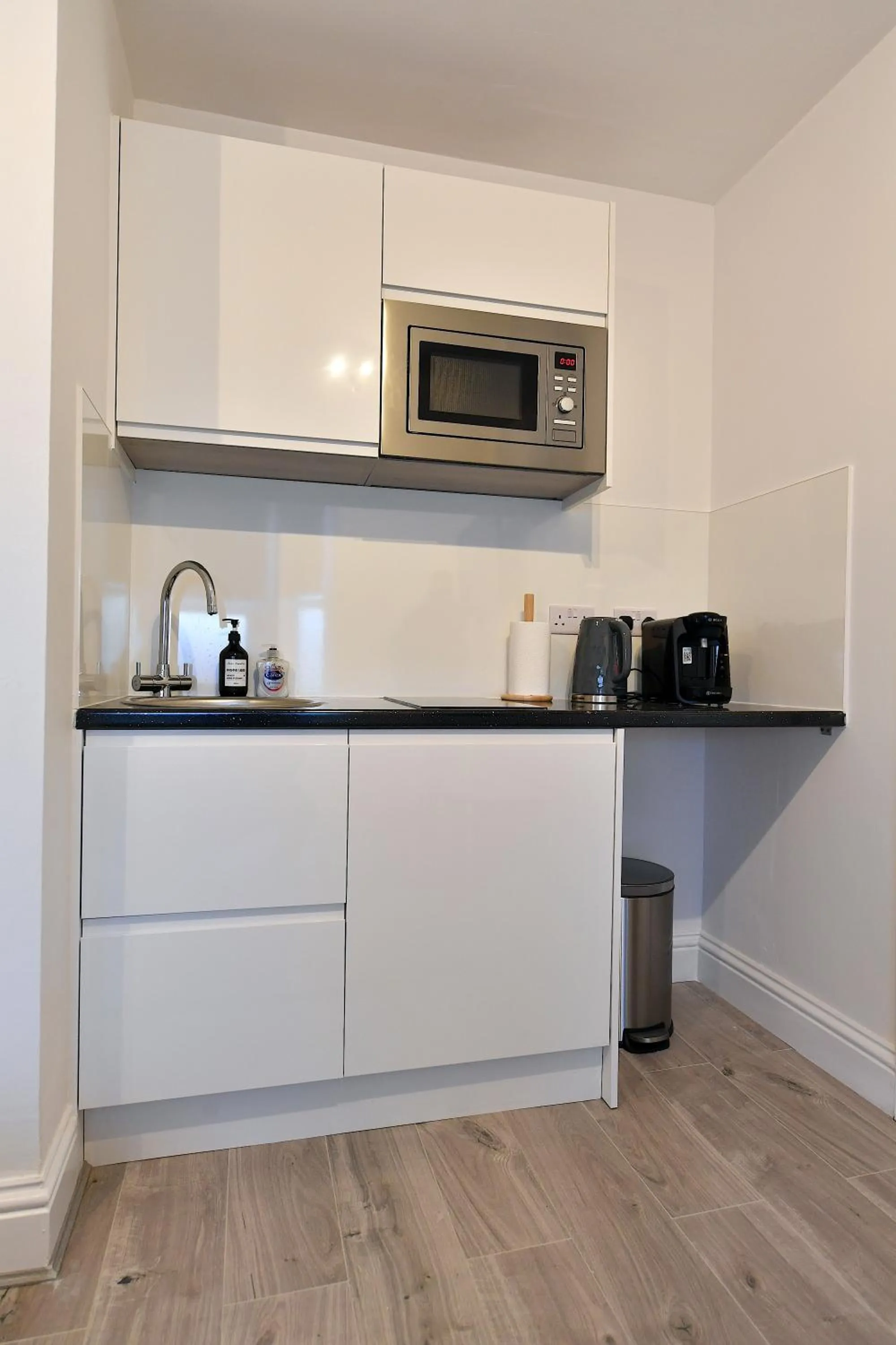 Coffee/tea facilities in Stylish Studios by Luxestays Fulham