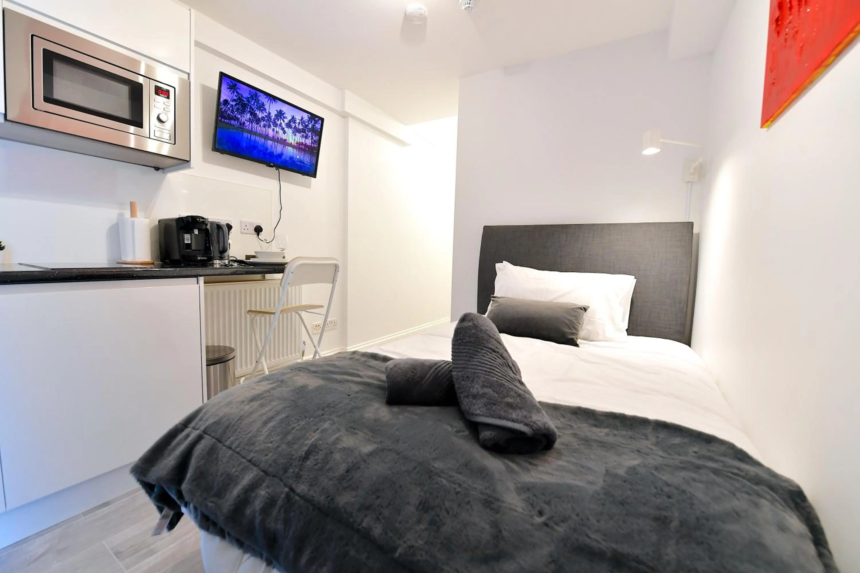Bed in Stylish Studios by Luxestays Fulham