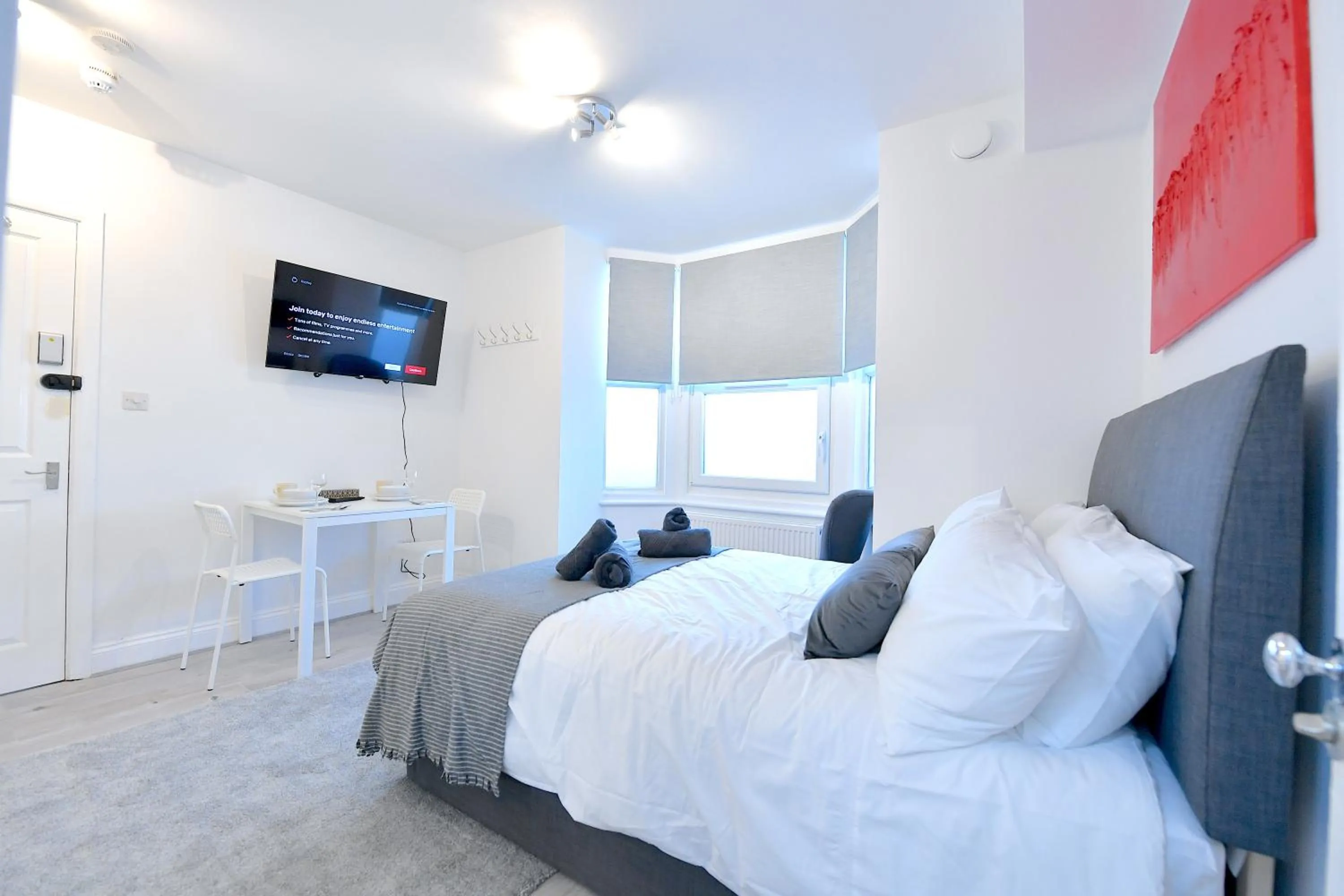 Bed in Stylish Studios by Luxestays Fulham