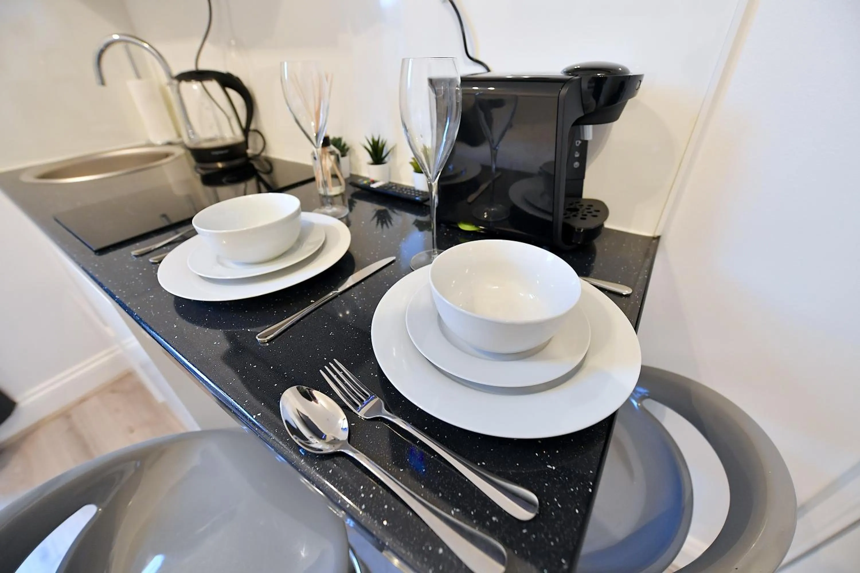Coffee/tea facilities in Stylish Studios by Luxestays Fulham