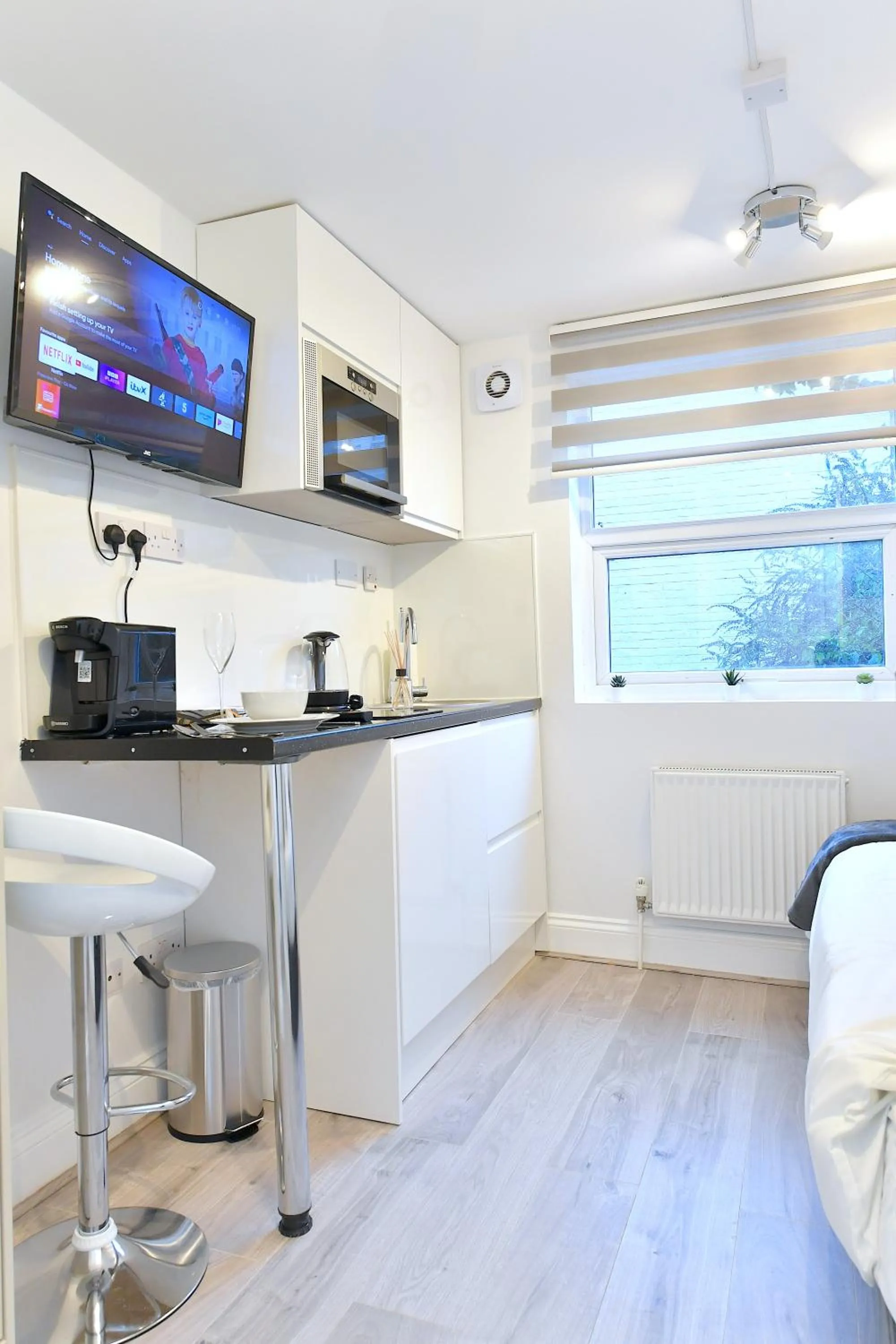 TV and multimedia in Stylish Studios by Luxestays Fulham