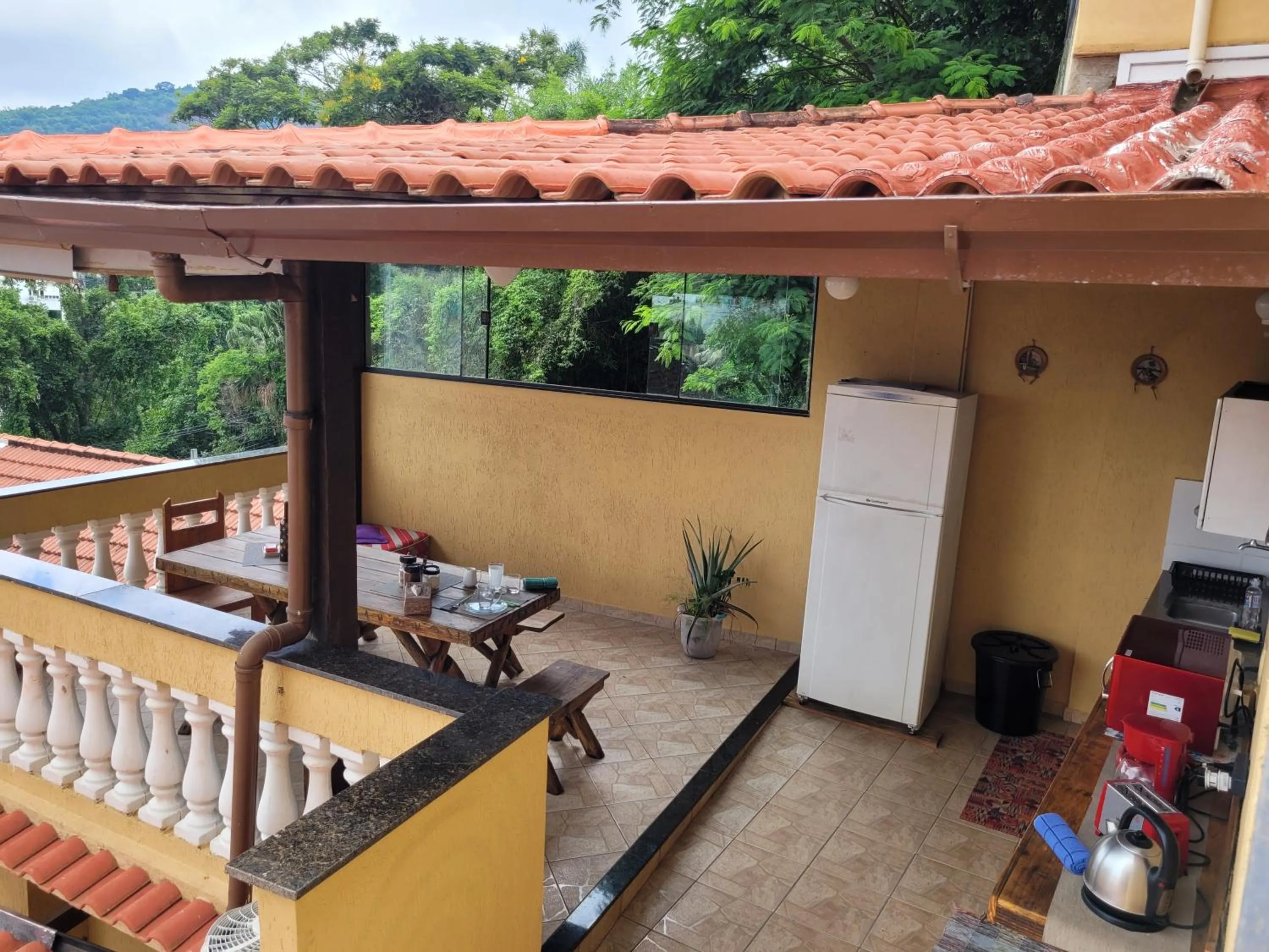 Kitchen or kitchenette in Santo Mirante Hostel