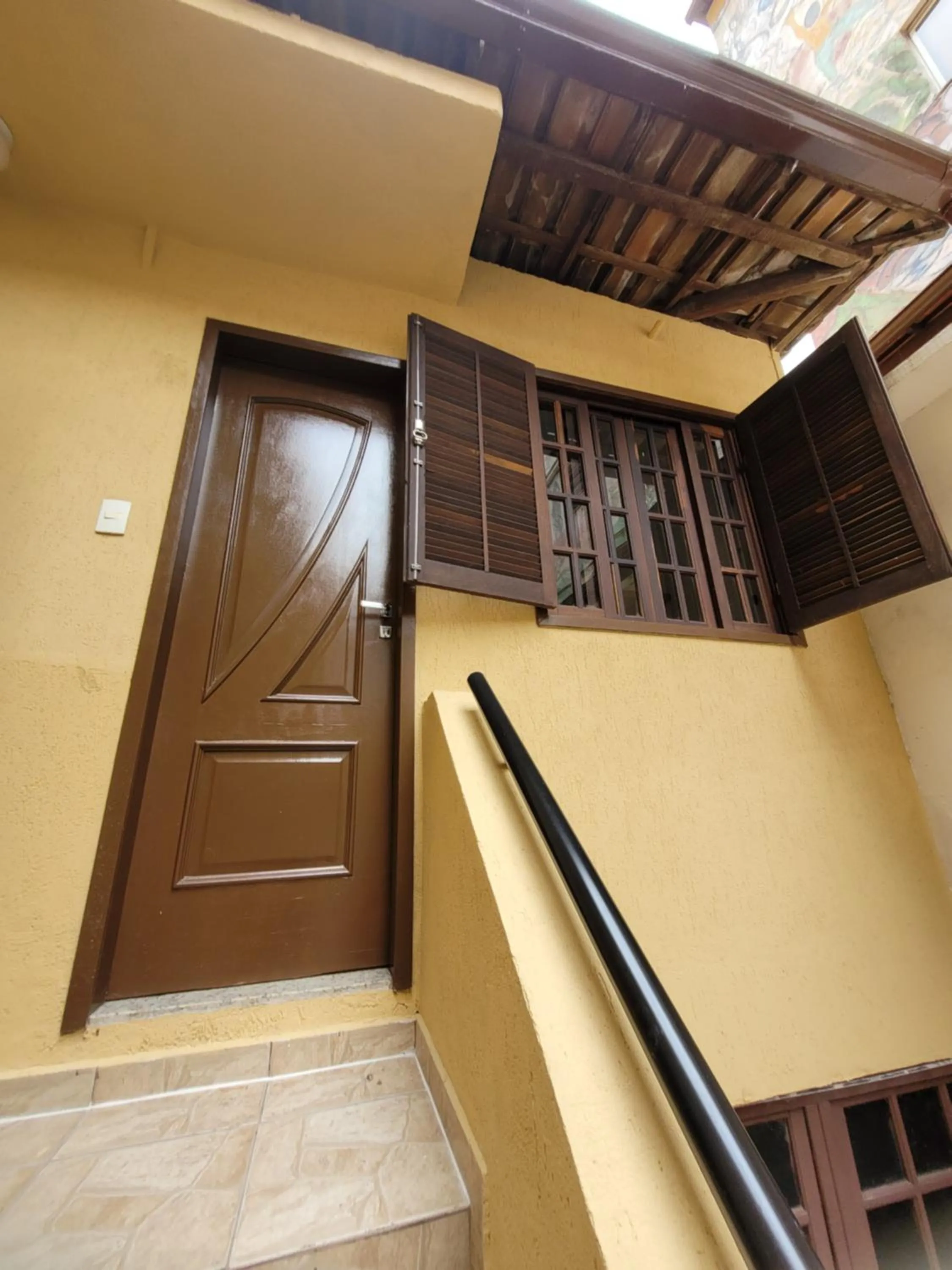 Facade/entrance in Santo Mirante Hostel