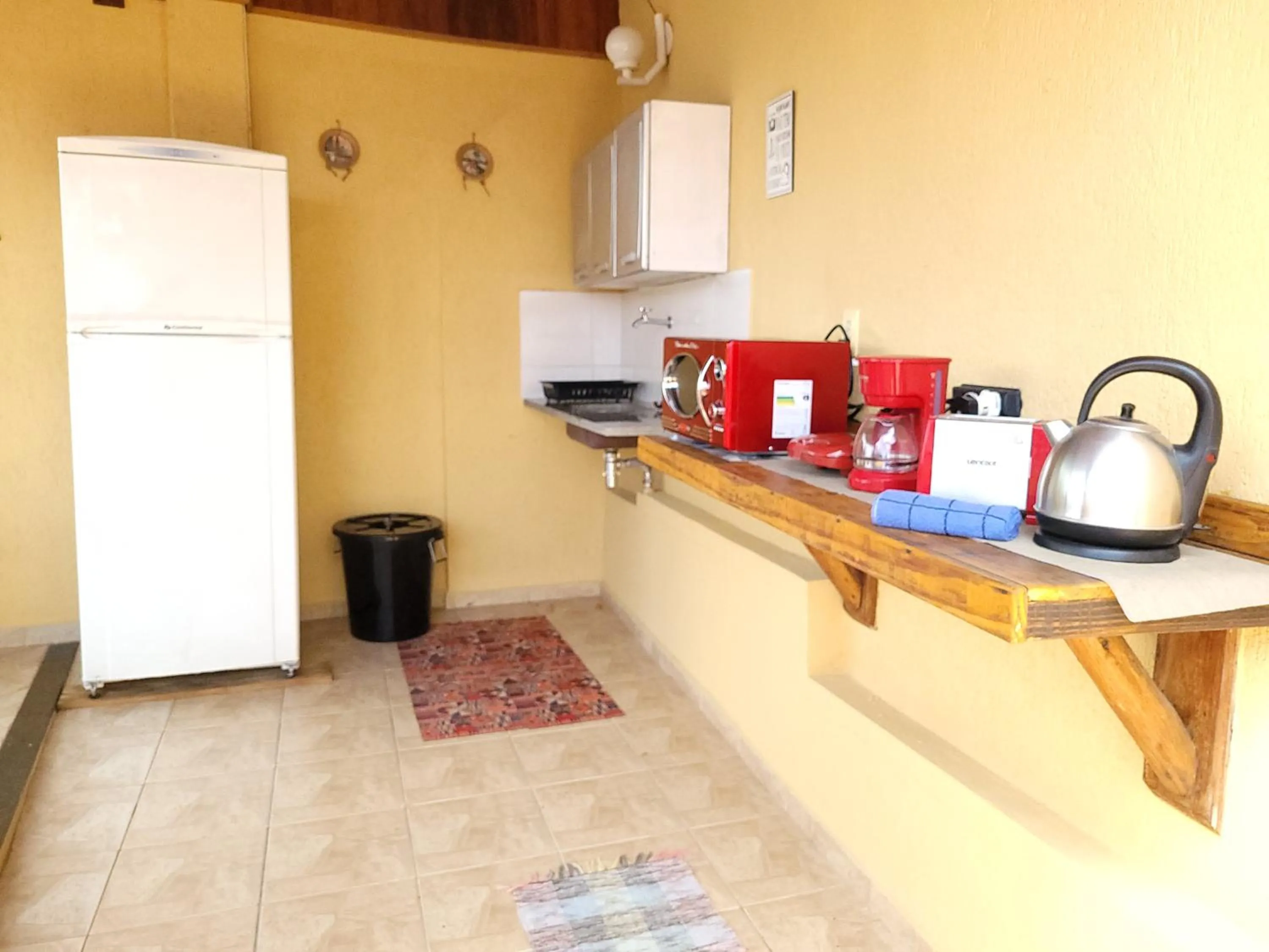 Kitchen or kitchenette in Santo Mirante Hostel