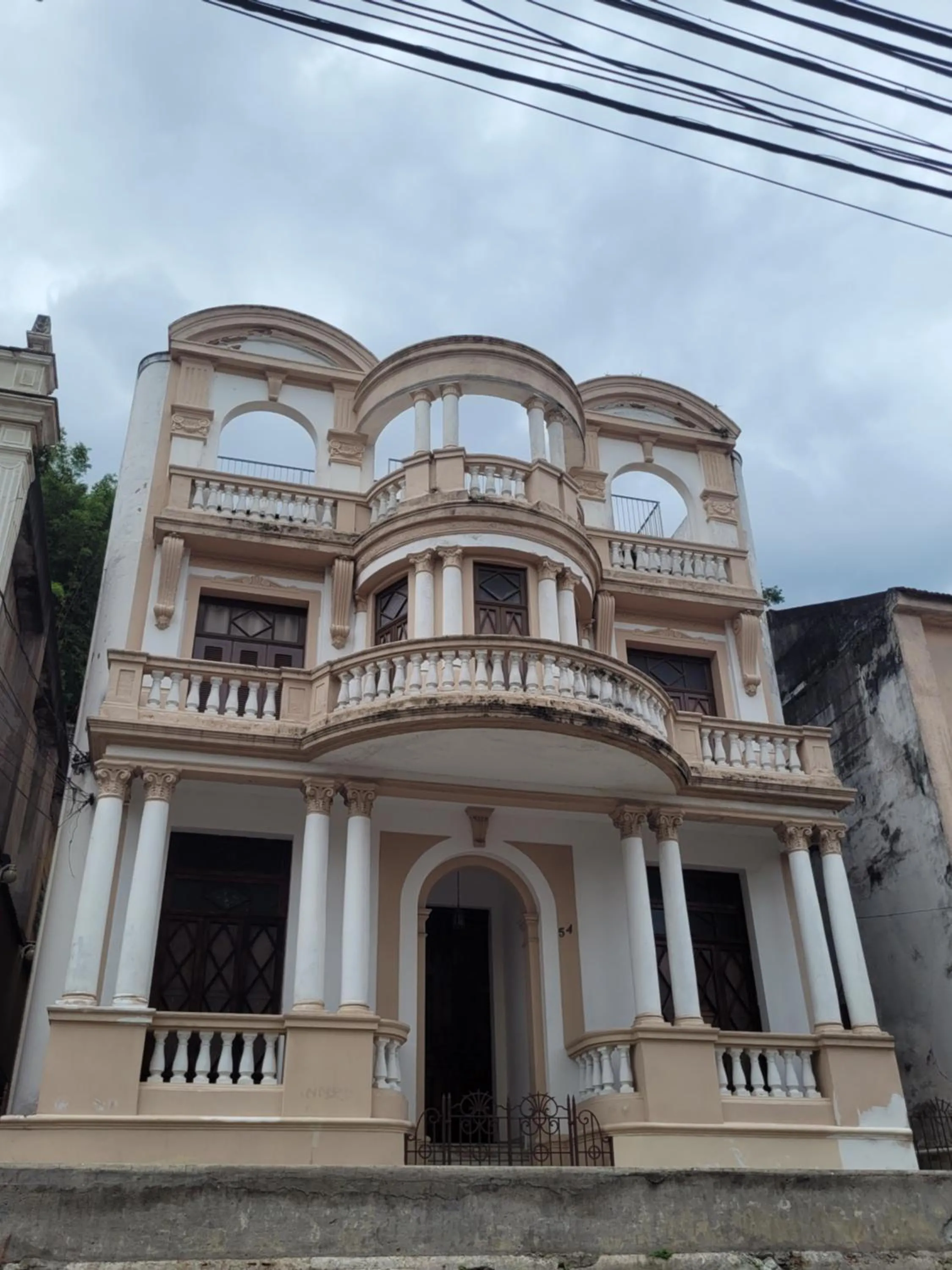 Facade/entrance in Santo Mirante Hostel