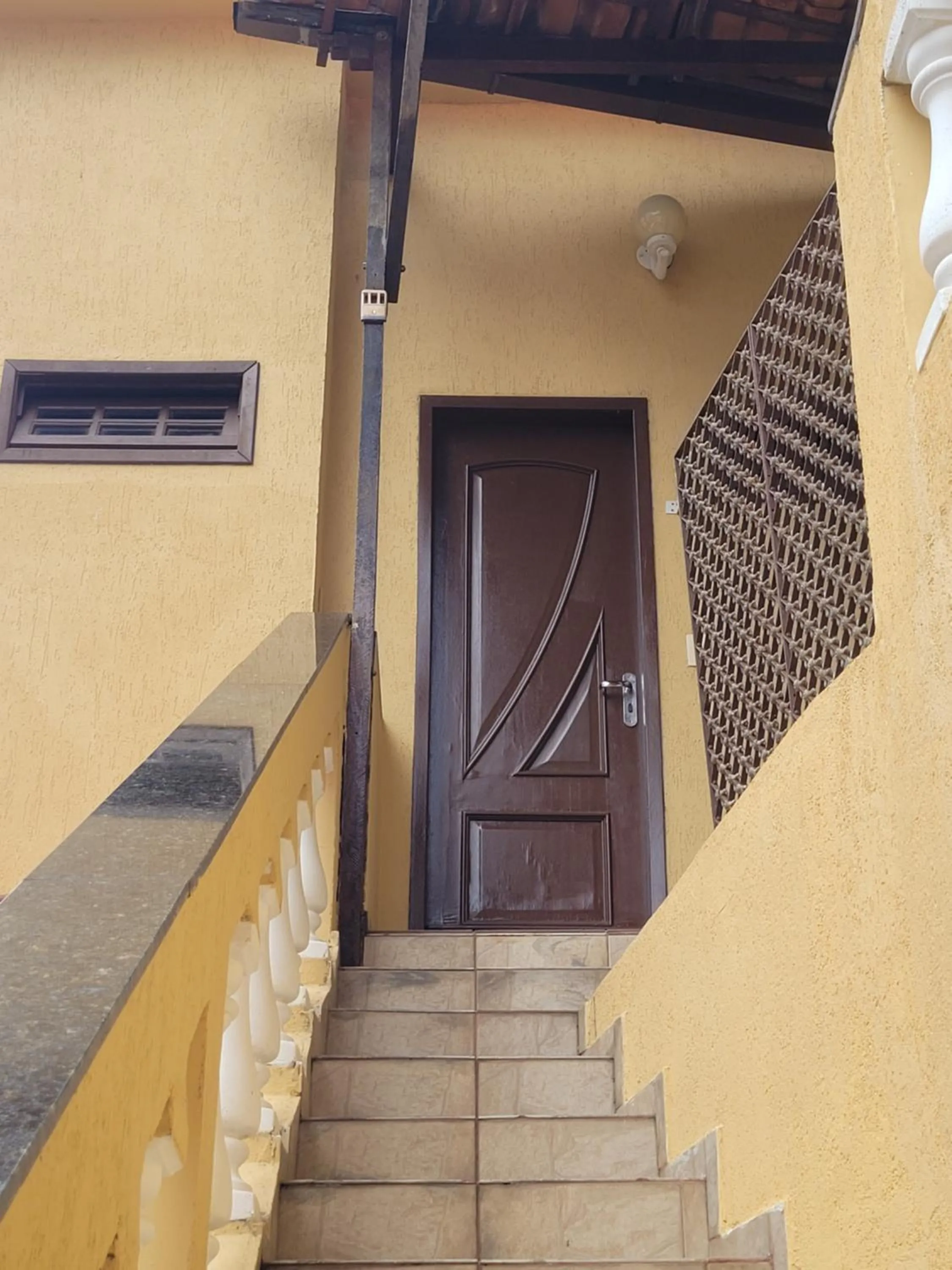 Facade/entrance in Santo Mirante Hostel