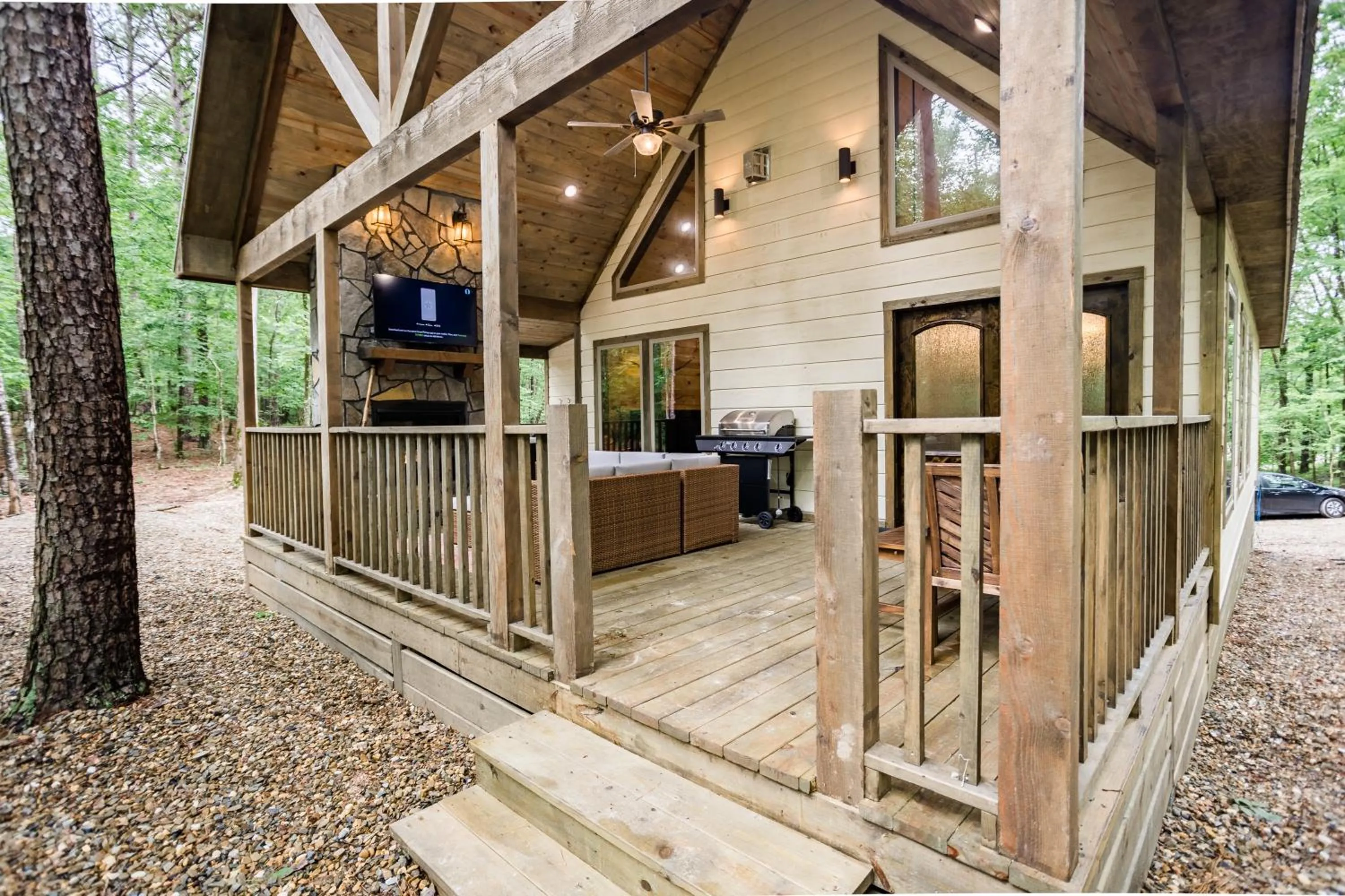 BRAND NEW! "The Roosevelt" Couples Cabin adjacent to National Forest